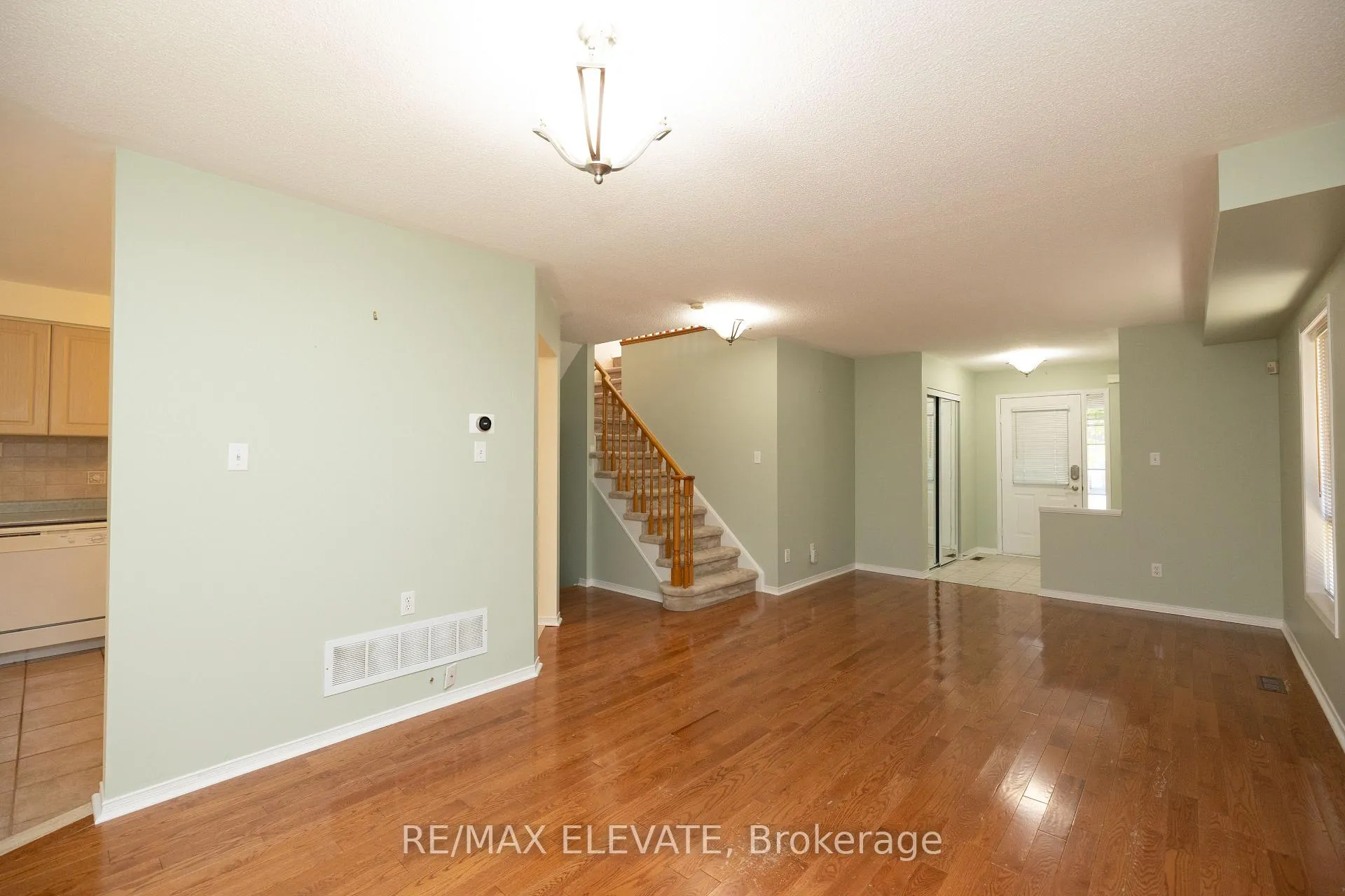 Photo 4 of 1202 Monica Cook Place, Pickering, Bay Ridges — HOMEH