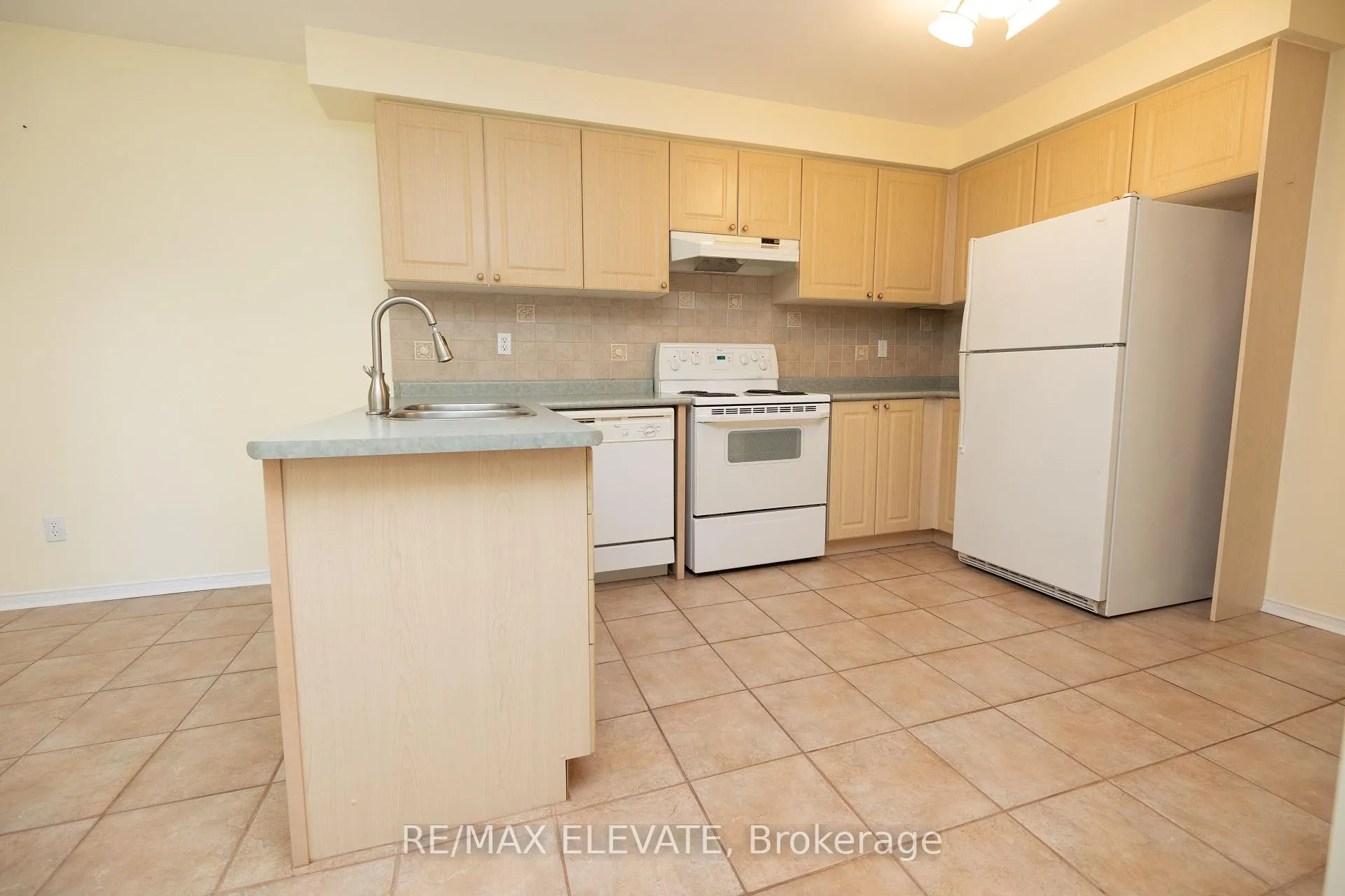 Photo 5 of 1202 Monica Cook Place, Pickering, Bay Ridges — HOMEH