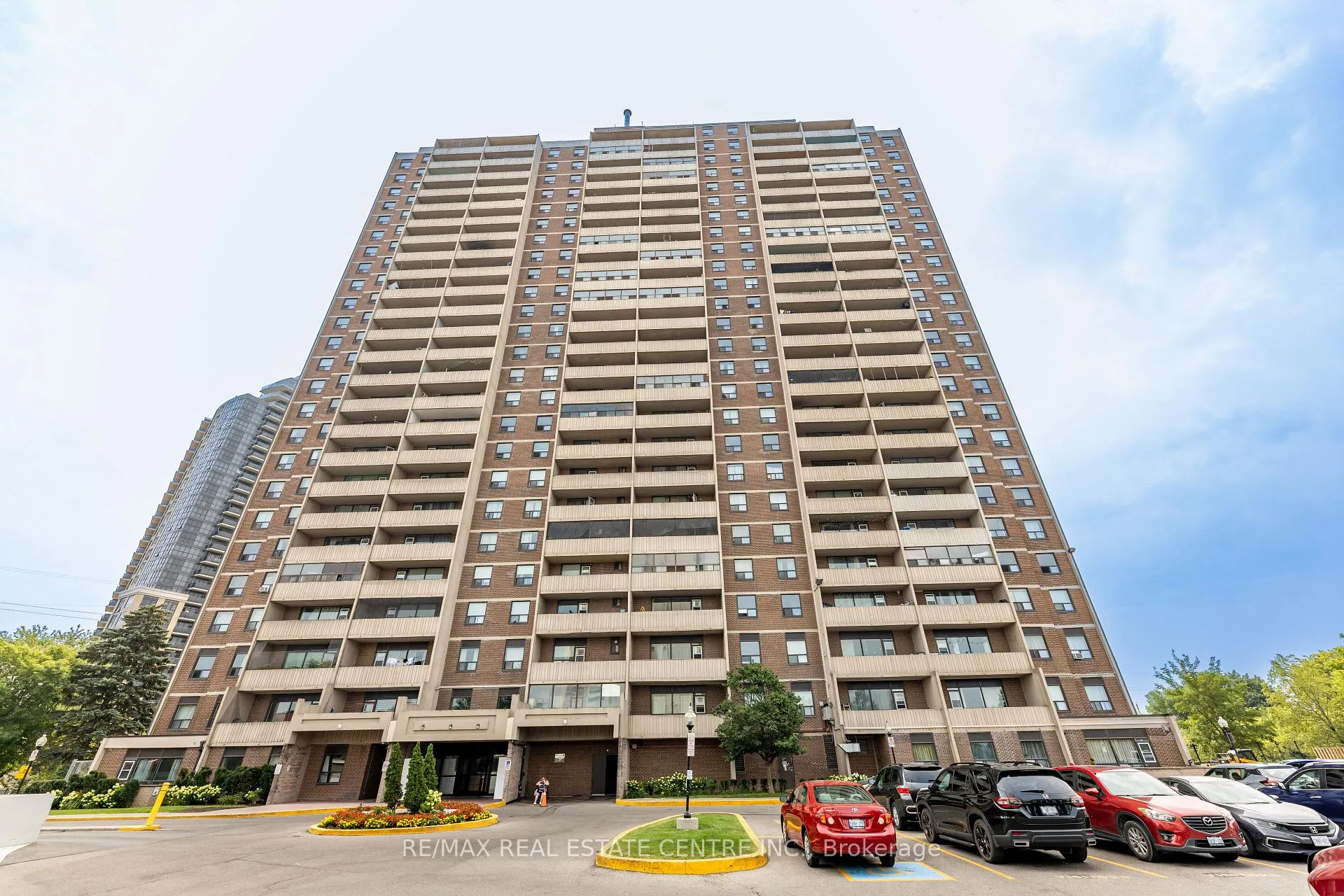 Front of Unit 1009, 3390 Weston Road