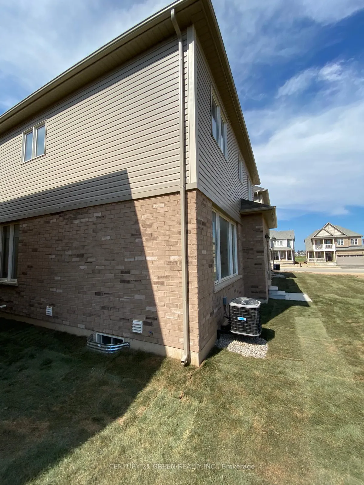Photo 4 of 3 Munro Circle, Brantford, Empire South — HOMEH