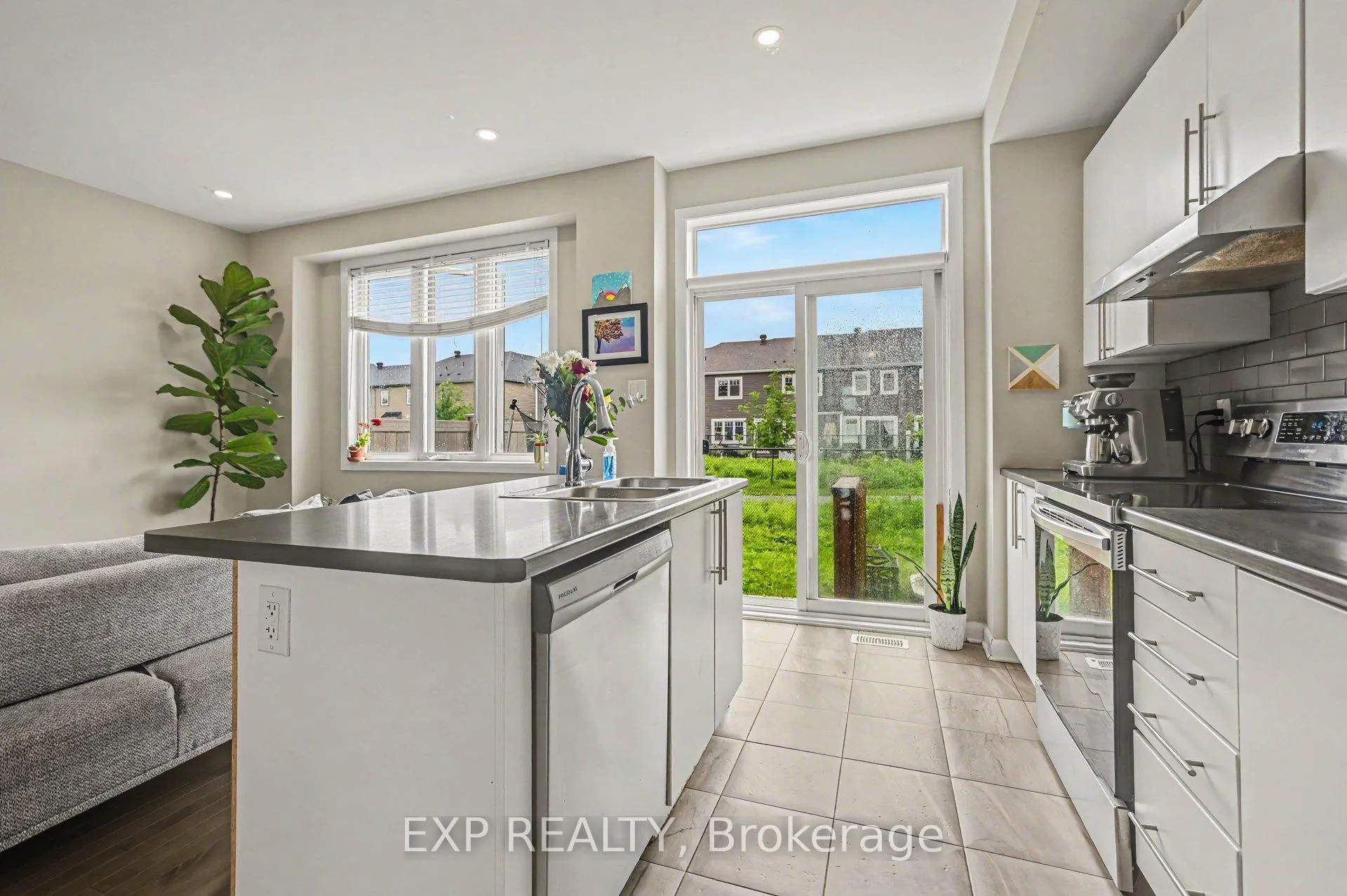 Photo 12 of 92 Gardenpost Terrace, Ottawa, Avalon West — HOMEH