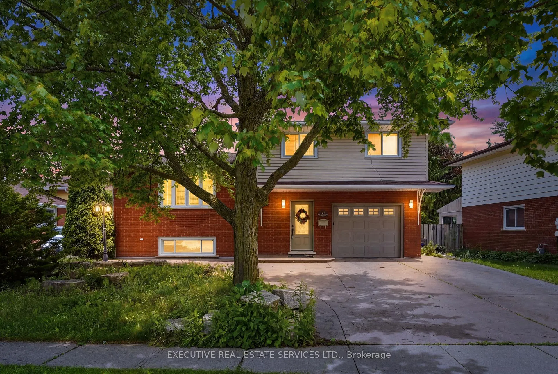 Photo 3 of 207 Christopher Drive, Cambridge, Christopher-Champlain — HOMEH