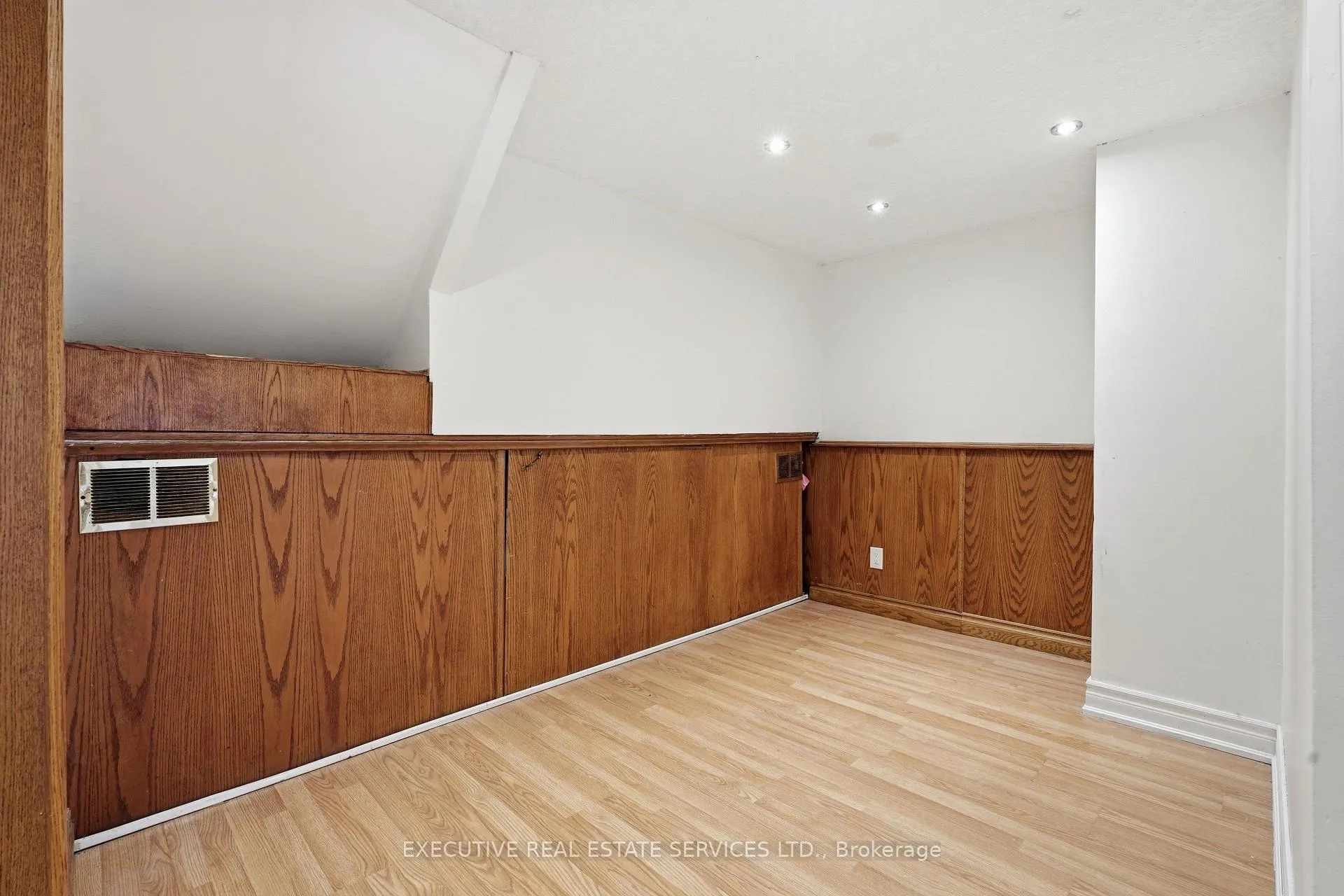 Photo 14 of 207 Christopher Drive, Cambridge, Christopher-Champlain — HOMEH