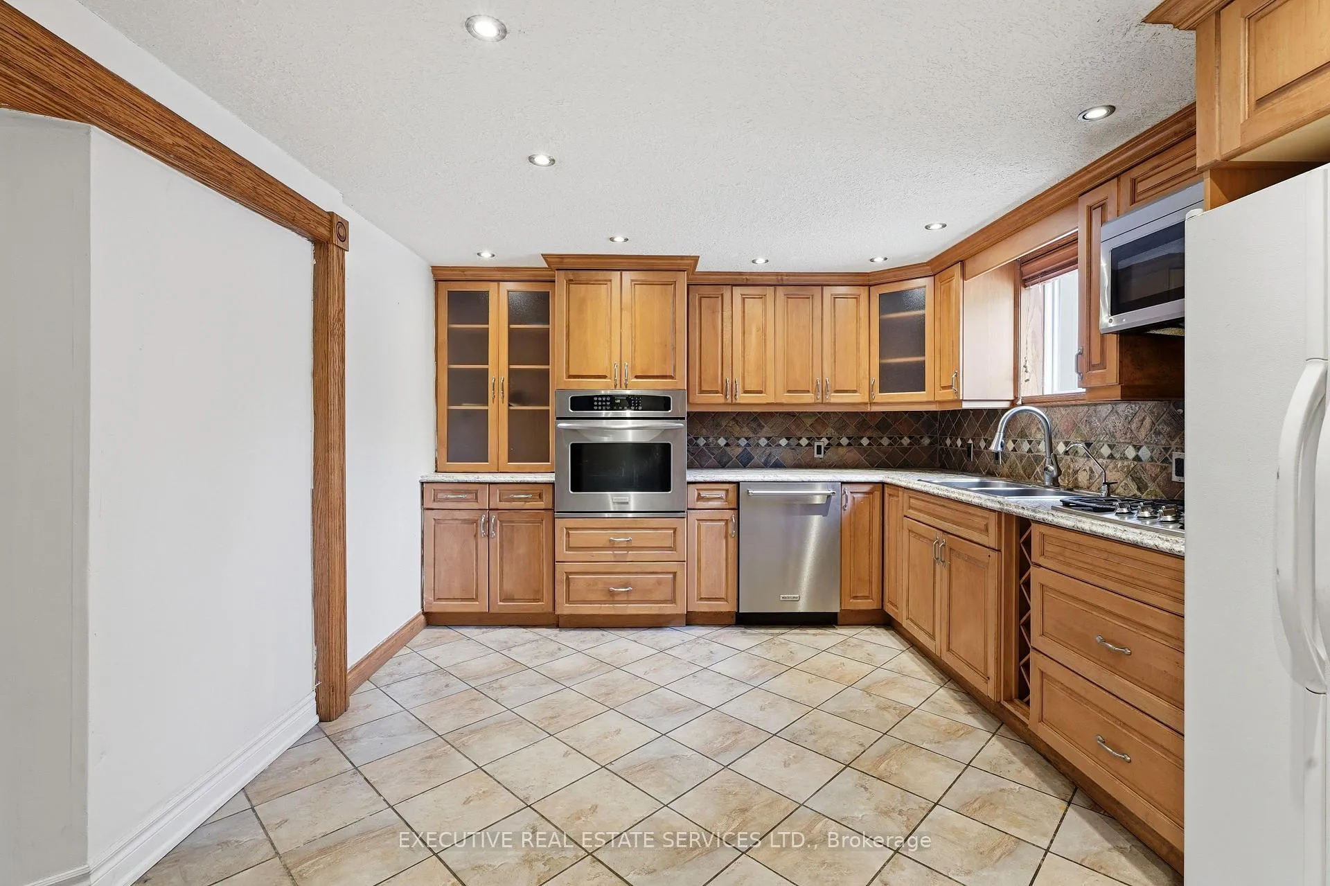 Photo 18 of 207 Christopher Drive, Cambridge, Christopher-Champlain — HOMEH