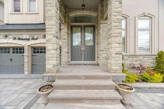 Photo 6 of 32 Fanning Trail, Brampton, Toronto Gore Rural Estate — HOMEH