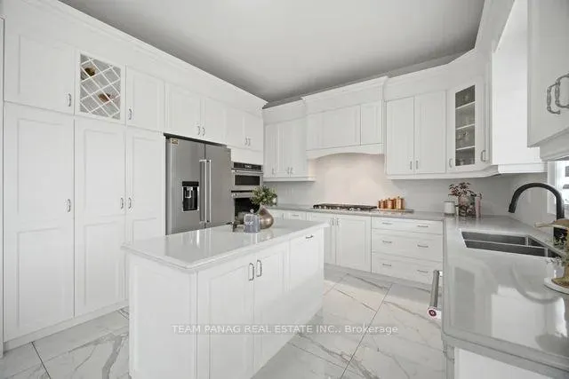 Photo 14 of 32 Fanning Trail, Brampton, Toronto Gore Rural Estate — HOMEH
