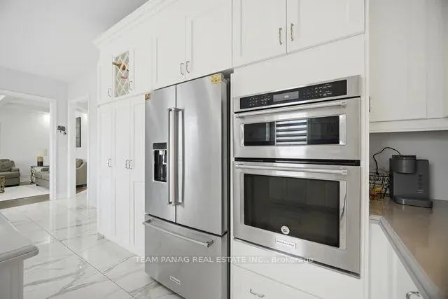 Photo 17 of 32 Fanning Trail, Brampton, Toronto Gore Rural Estate — HOMEH