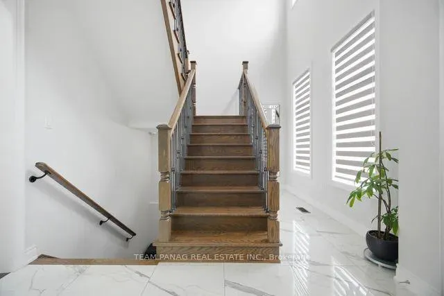 Photo 20 of 32 Fanning Trail, Brampton, Toronto Gore Rural Estate — HOMEH