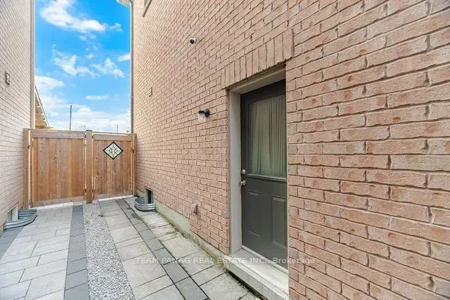 Photo 38 of 32 Fanning Trail, Brampton, Toronto Gore Rural Estate — HOMEH