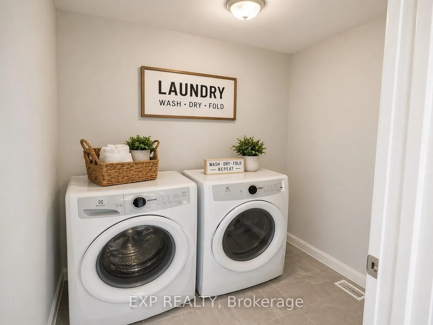 Photo 11 of 207 Invention Boulevard, Ottawa, Kanata - Morgan's Grant/South March — HOMEH