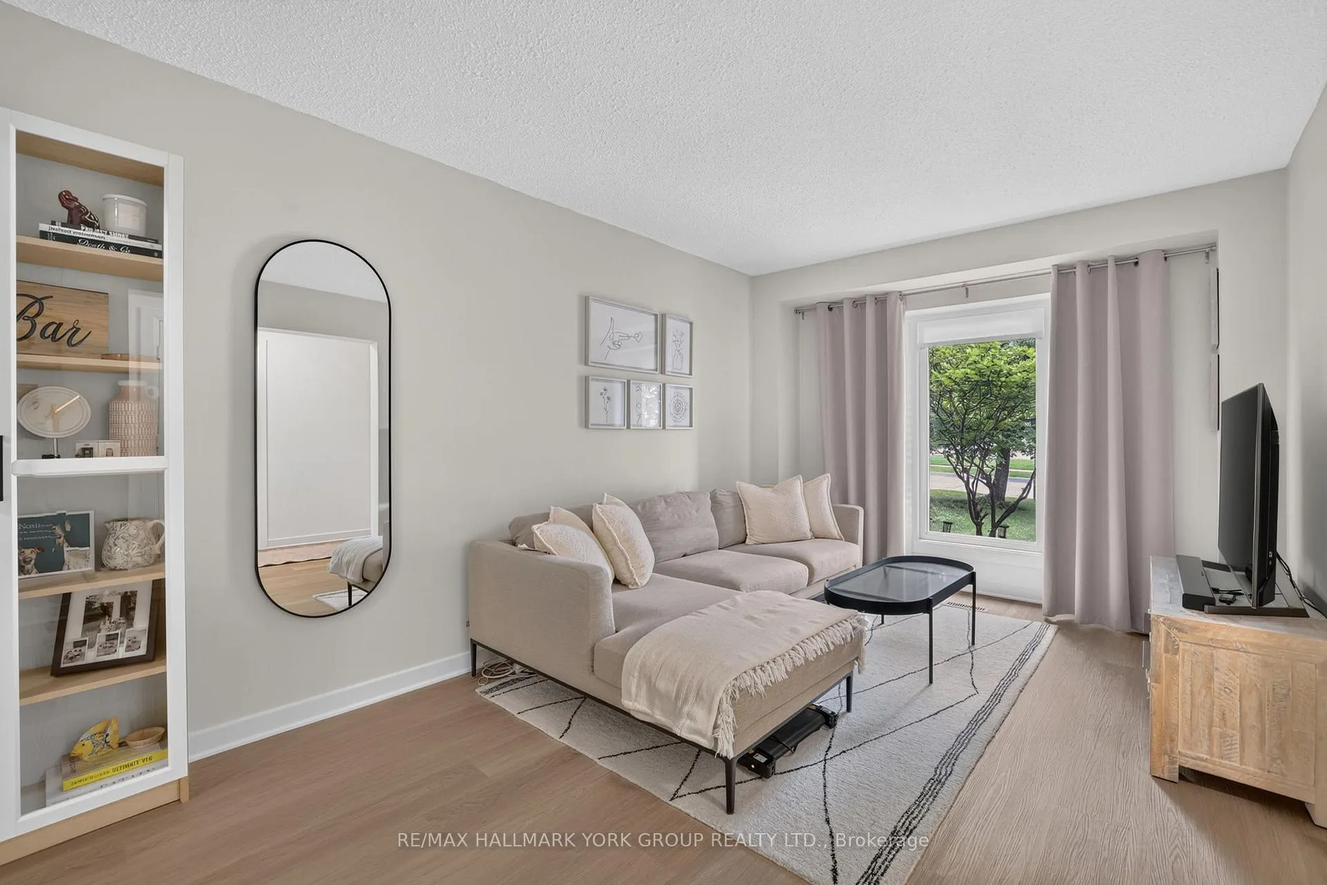 Photo 3 of 12 Odin Crescent, Aurora, Aurora Village — HOMEH