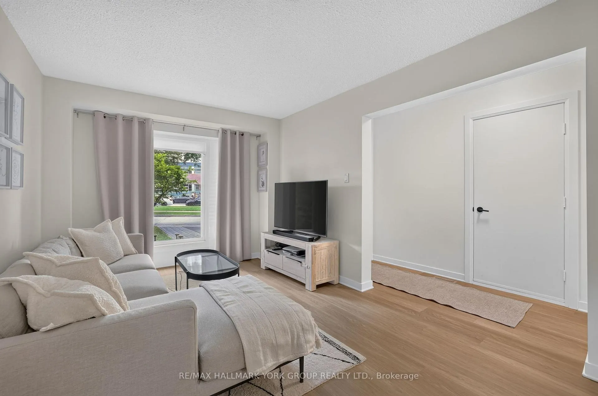 Photo 5 of 12 Odin Crescent, Aurora, Aurora Village — HOMEH