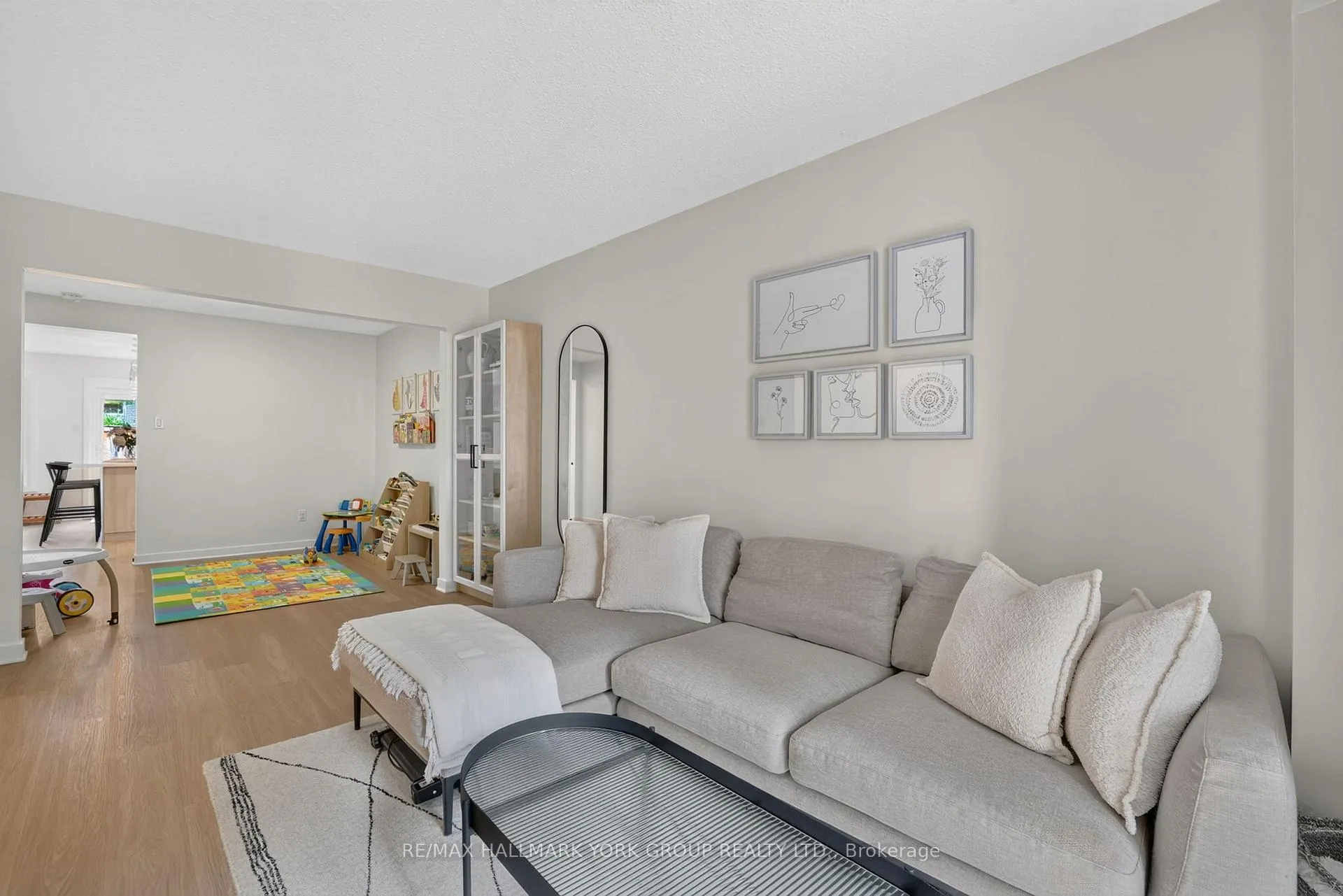 Photo 6 of 12 Odin Crescent, Aurora, Aurora Village — HOMEH