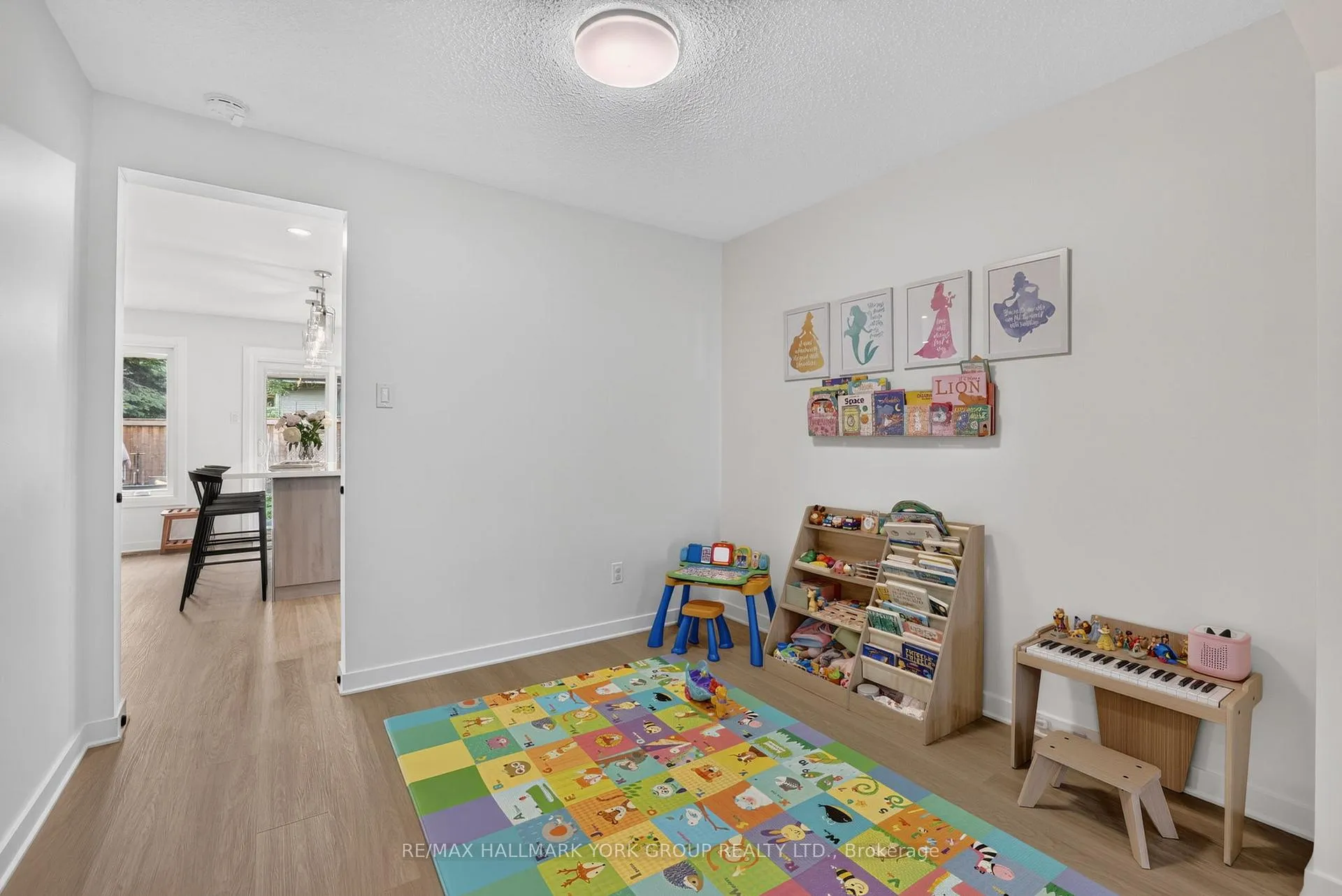 Photo 7 of 12 Odin Crescent, Aurora, Aurora Village — HOMEH