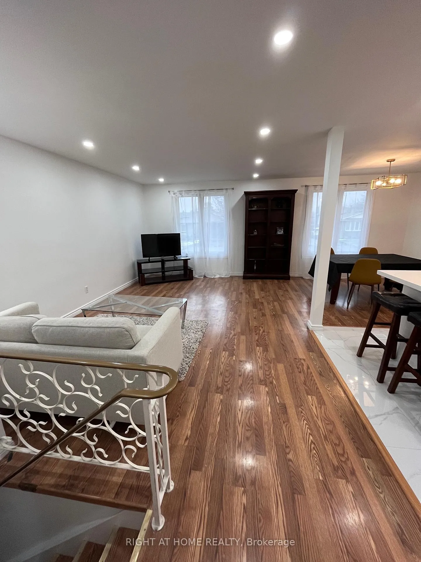 Photo 2 of 7431 Jubilee Drive, Niagara Falls, Marineland — HOMEH