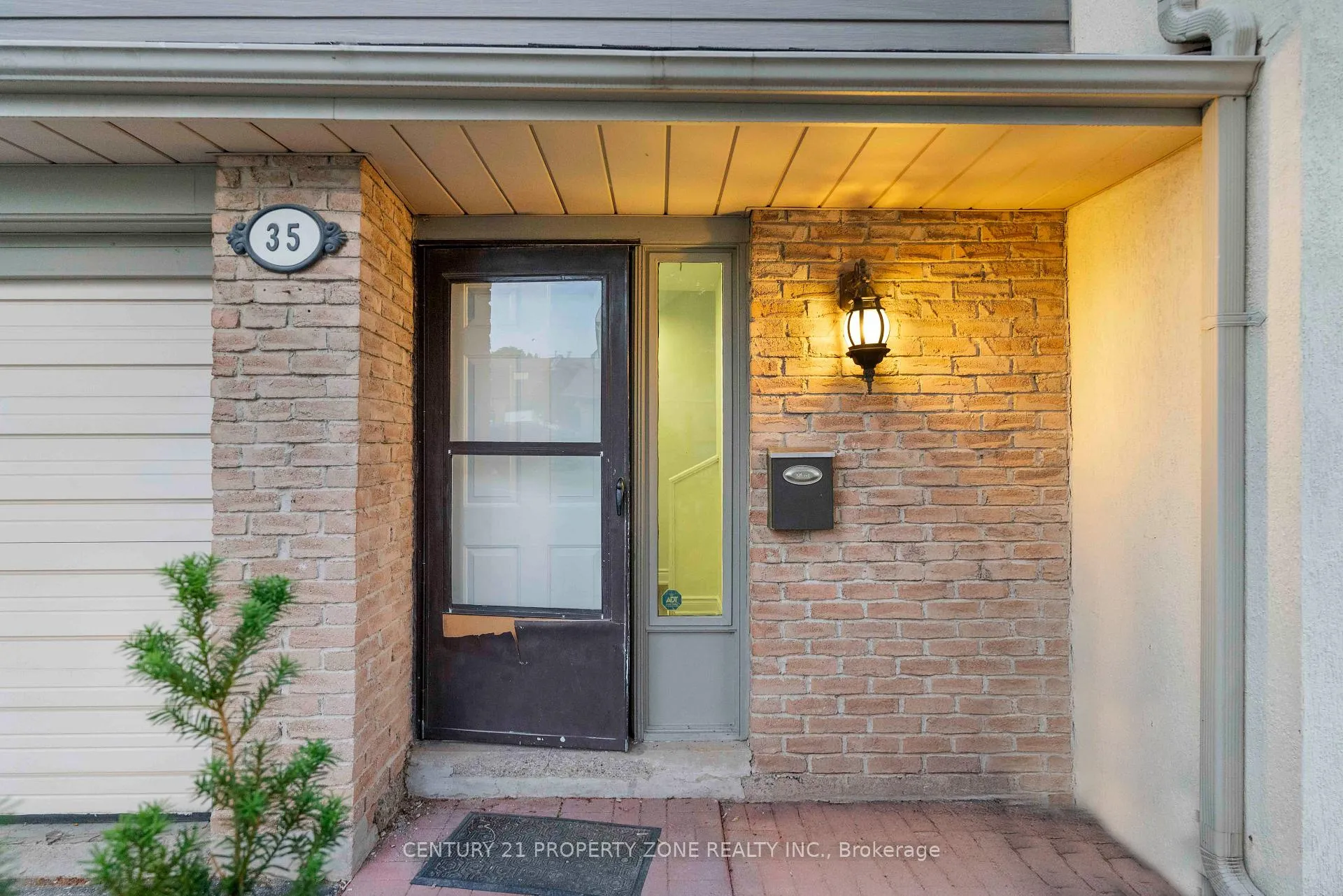 Photo 2 of 35 Ashton Crescent, Brampton, Central Park — HOMEH