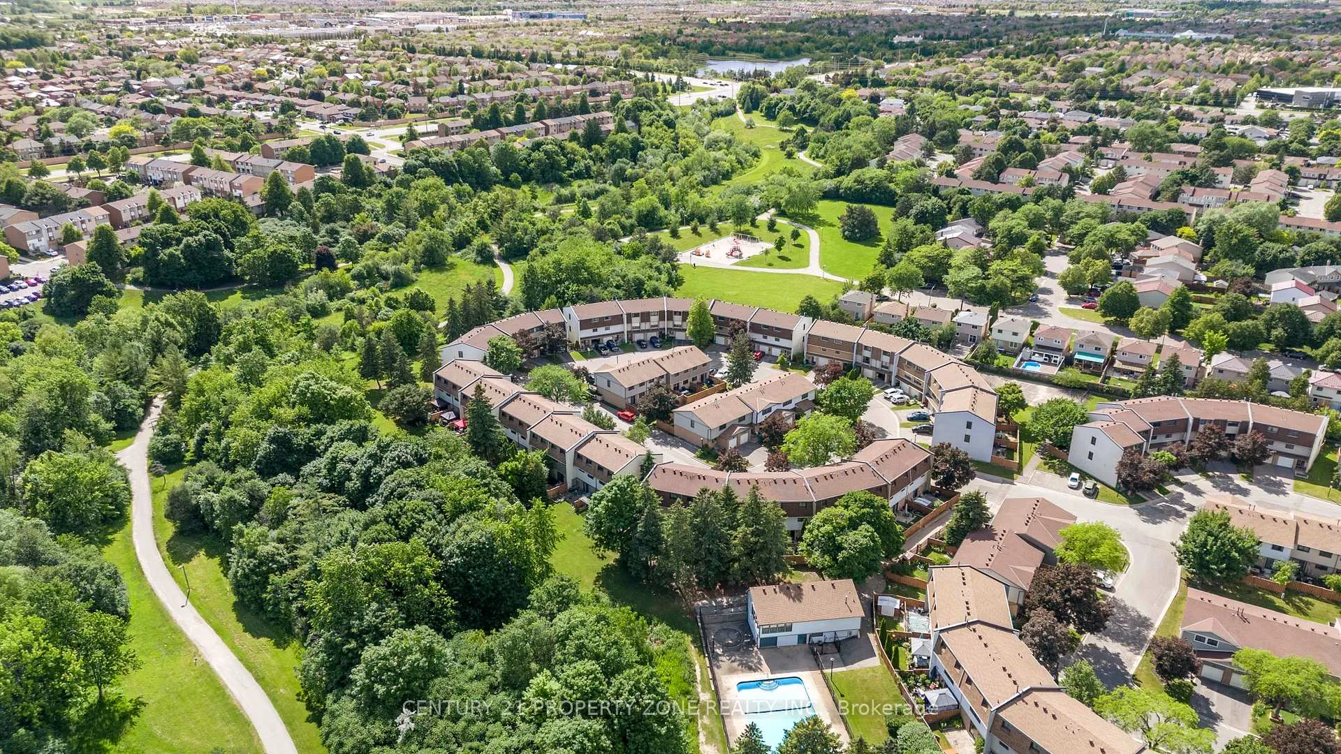 Photo 4 of 35 Ashton Crescent, Brampton, Central Park — HOMEH