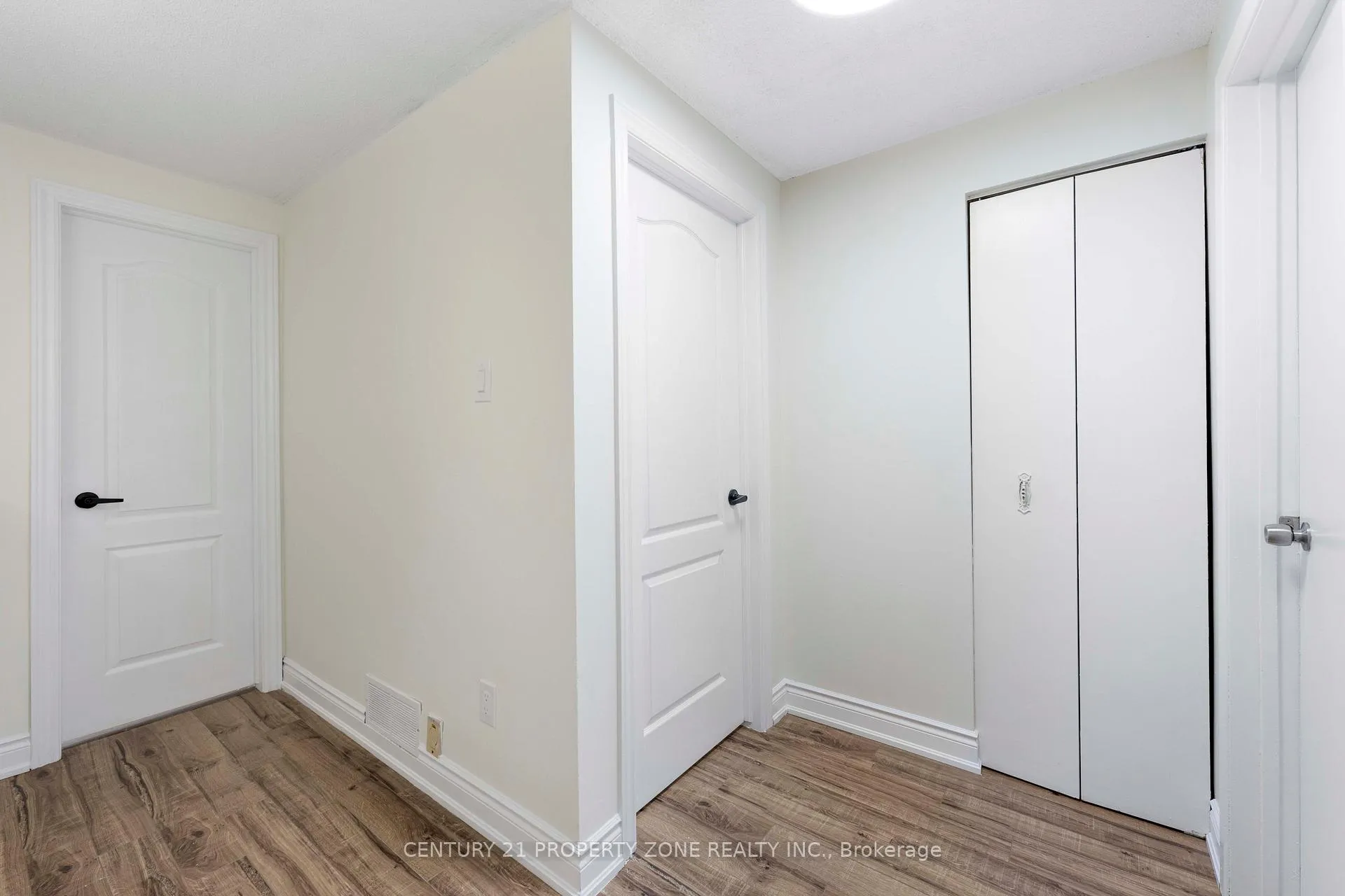 Photo 24 of 35 Ashton Crescent, Brampton, Central Park — HOMEH