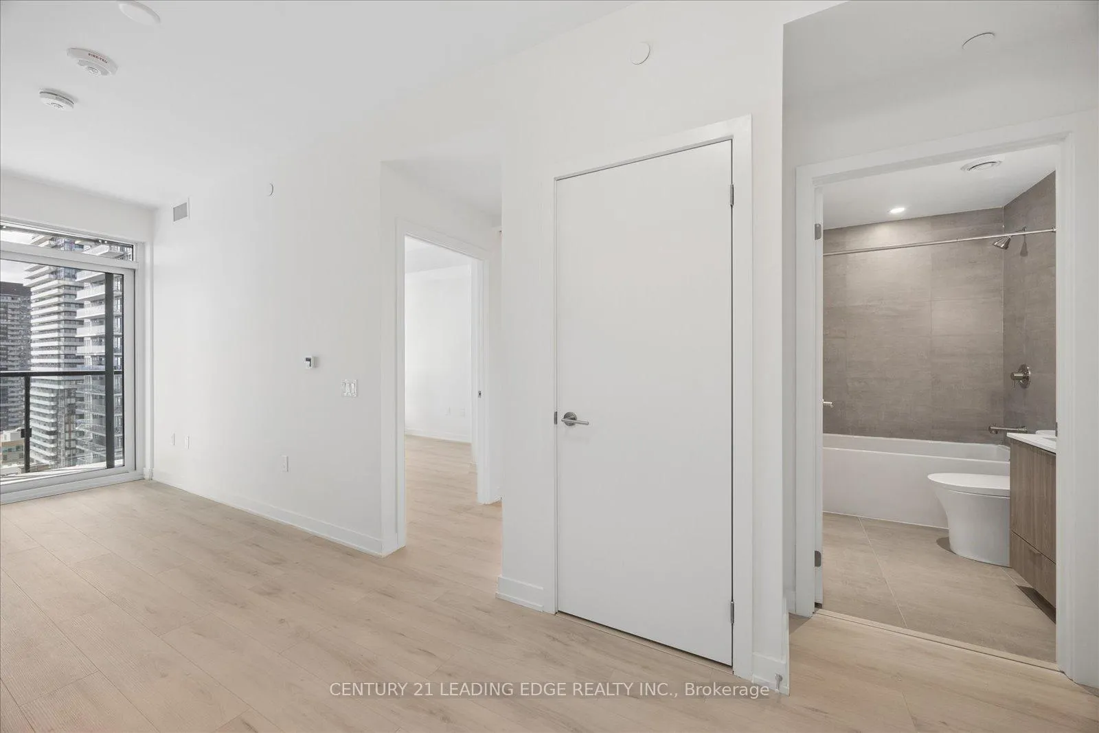 Photo 5 of Unit 2113S, 110 Broadway Avenue, Toronto, Mount Pleasant West — HOMEH