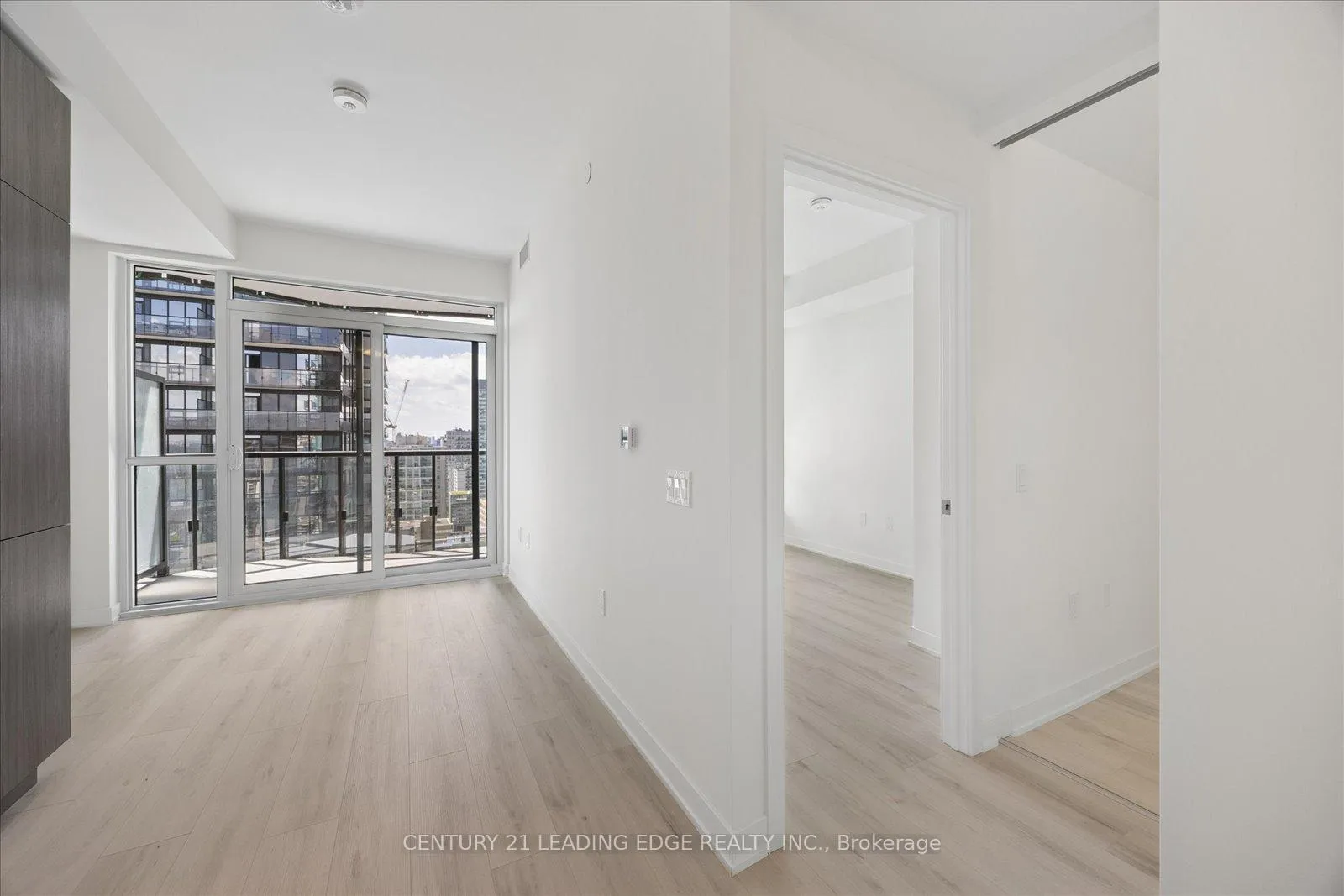Photo 6 of Unit 2113S, 110 Broadway Avenue, Toronto, Mount Pleasant West — HOMEH