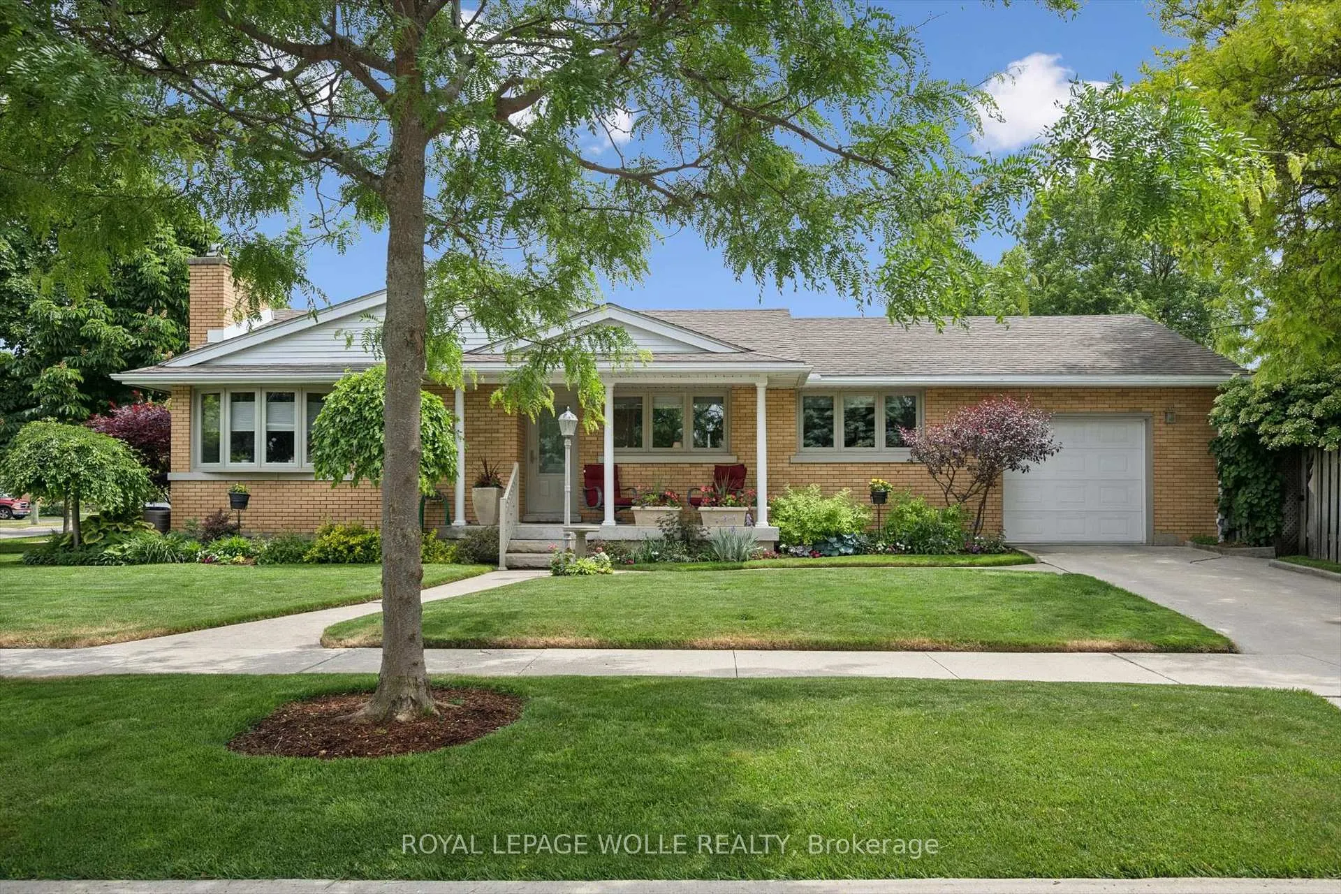 Photo 2 of 317 Pandora Avenue N, Kitchener — HOMEH