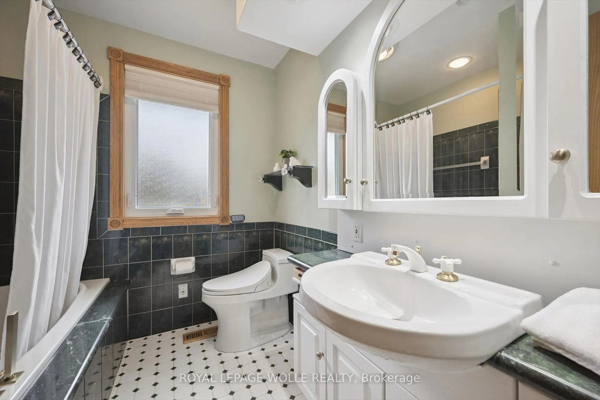 Photo 17 of 317 Pandora Avenue N, Kitchener — HOMEH