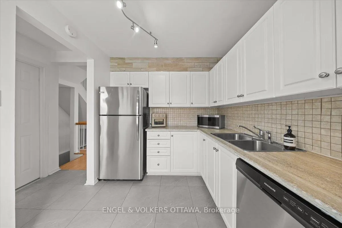 Photo 10 of Unit 54, 956 Cookshire Crescent, Ottawa, Fallingbrook/Ridgemount — HOMEH
