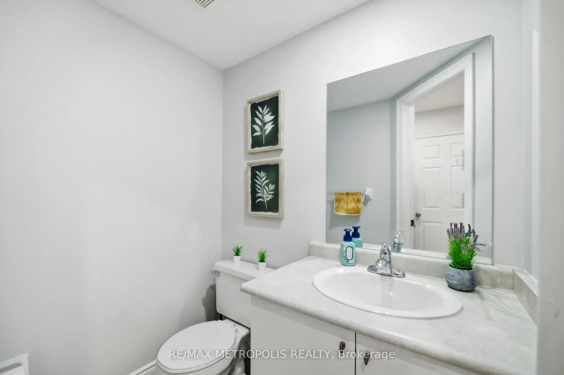 Photo 8 of 13 Capistro Street, Brampton, Fletcher's Meadow — HOMEH
