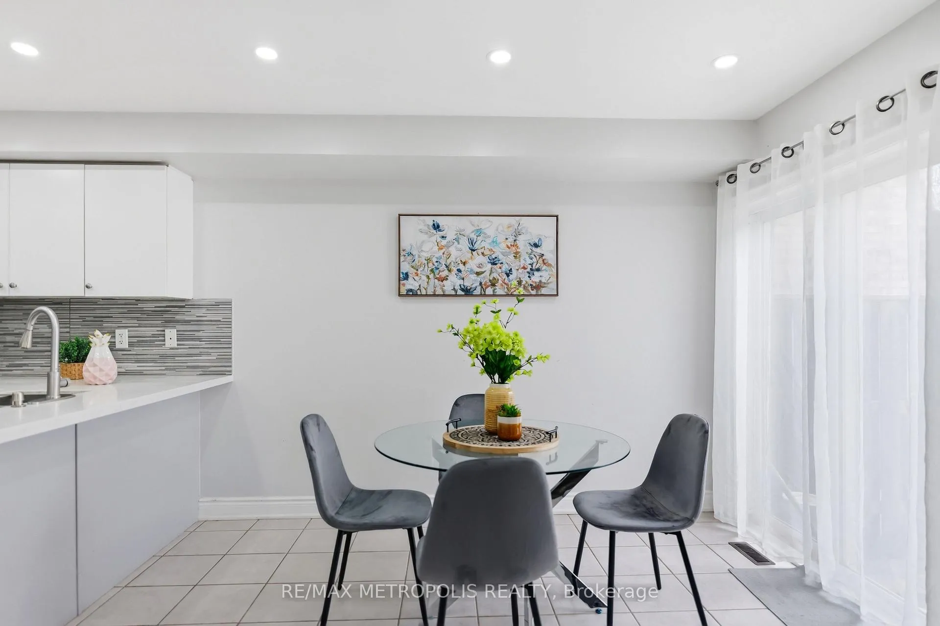 Photo 10 of 13 Capistro Street, Brampton, Fletcher's Meadow — HOMEH