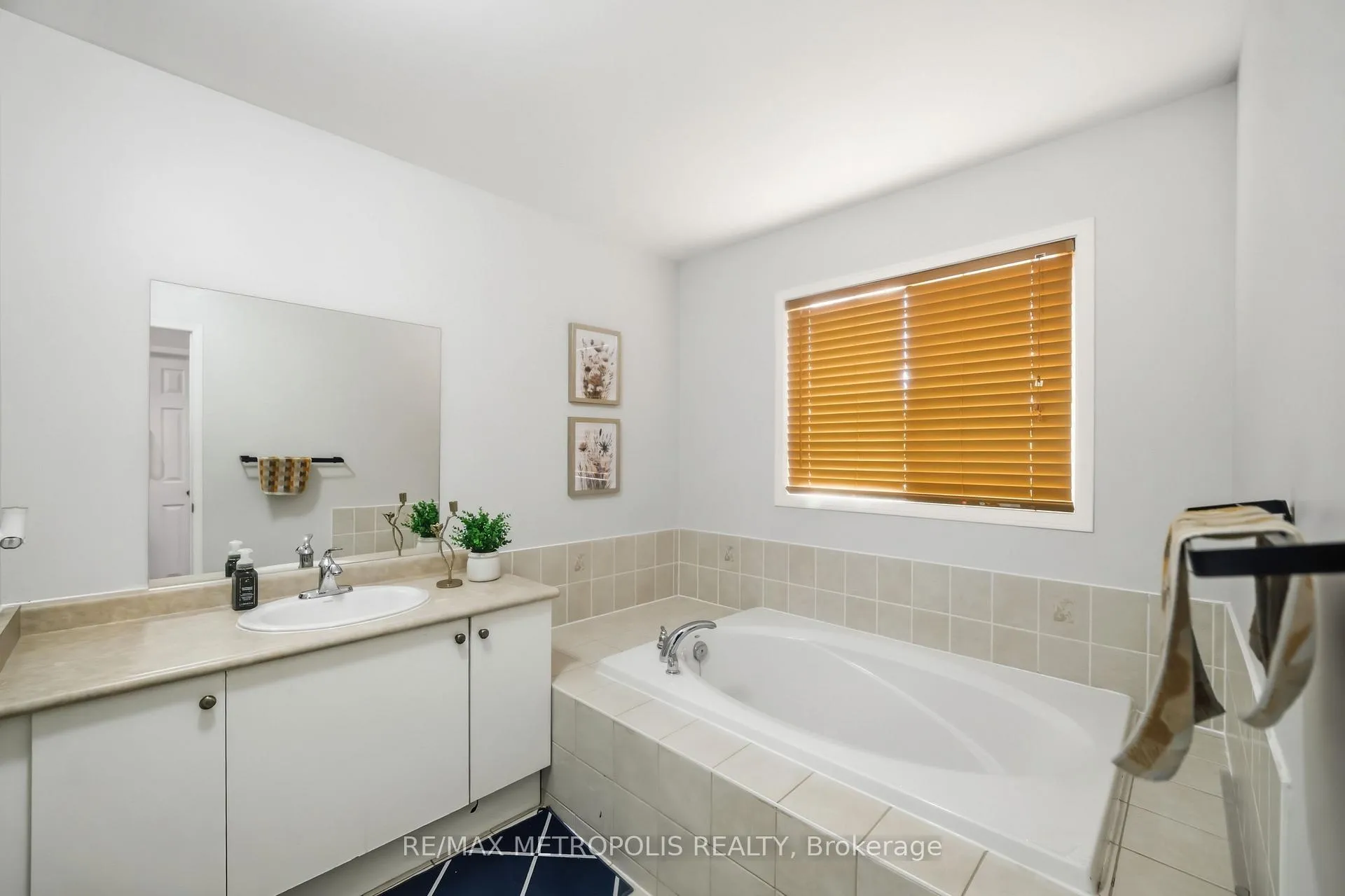 Photo 25 of 13 Capistro Street, Brampton, Fletcher's Meadow — HOMEH
