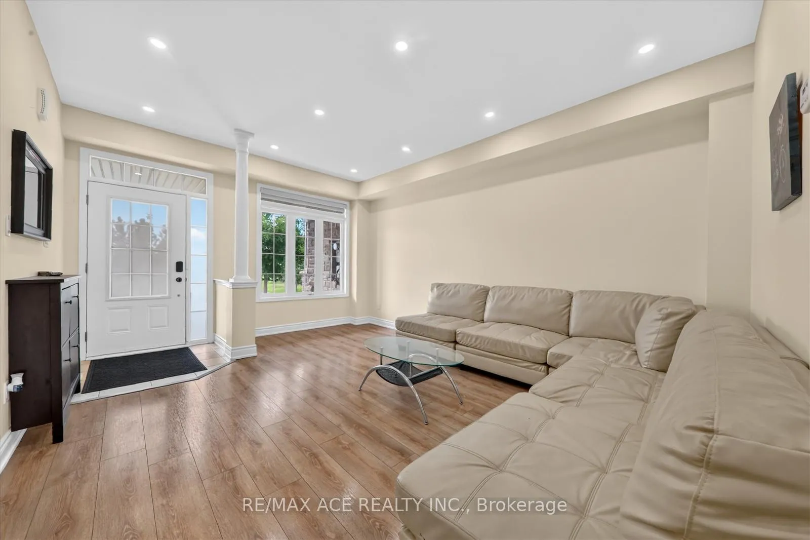 Photo 5 of 28 Hurst Drive, Ajax, Northwest Ajax — HOMEH