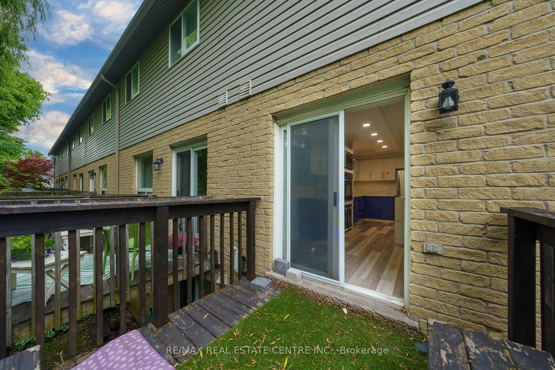 Photo 17 of Unit 32, 76 Frances Avenue, Hamilton, Lakeshore — HOMEH