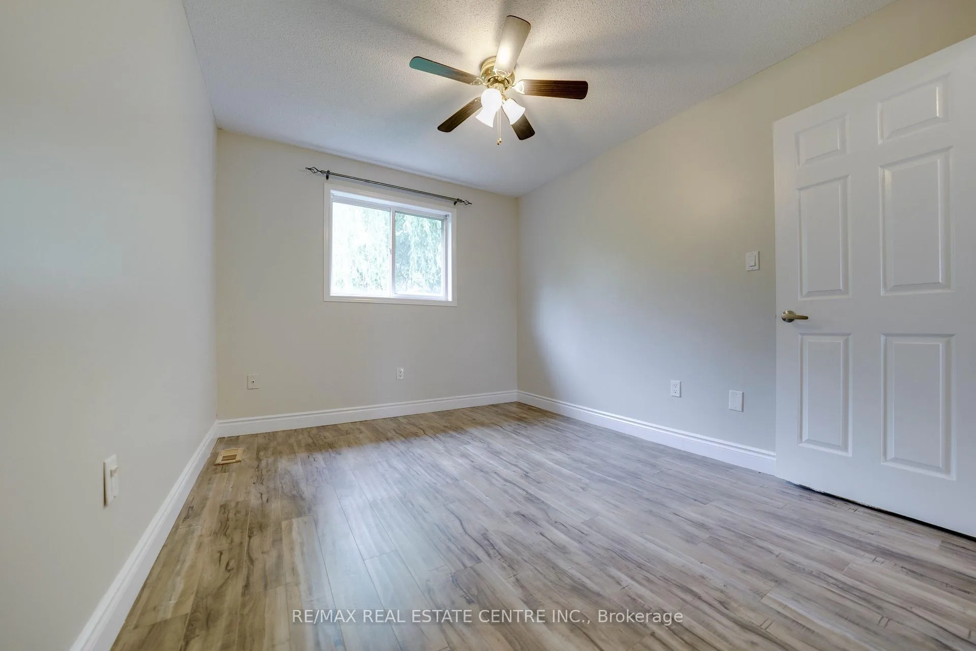Photo 27 of Unit 32, 76 Frances Avenue, Hamilton, Lakeshore — HOMEH