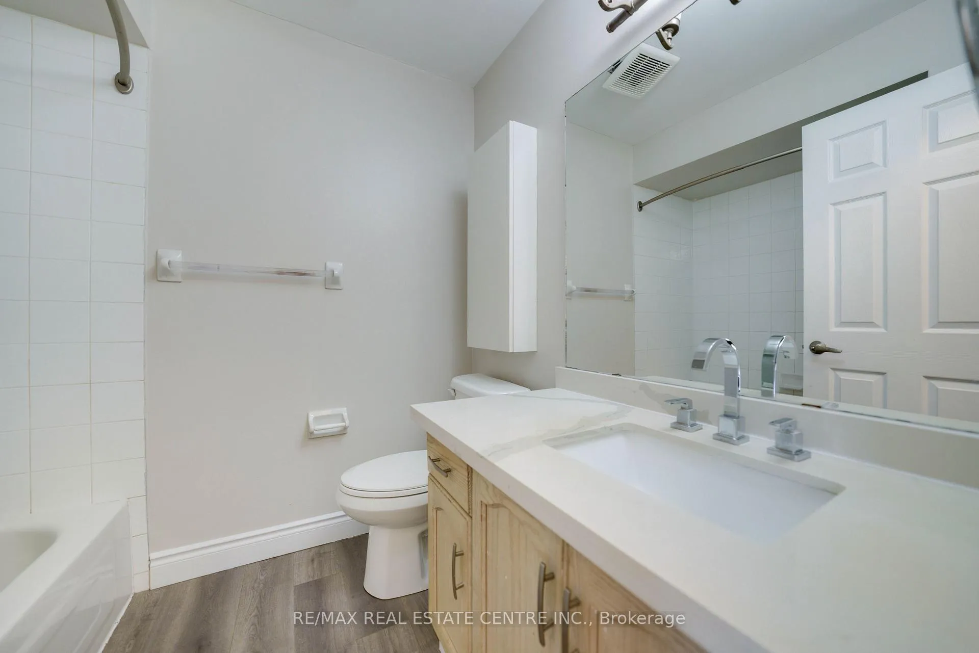 Photo 31 of Unit 32, 76 Frances Avenue, Hamilton, Lakeshore — HOMEH