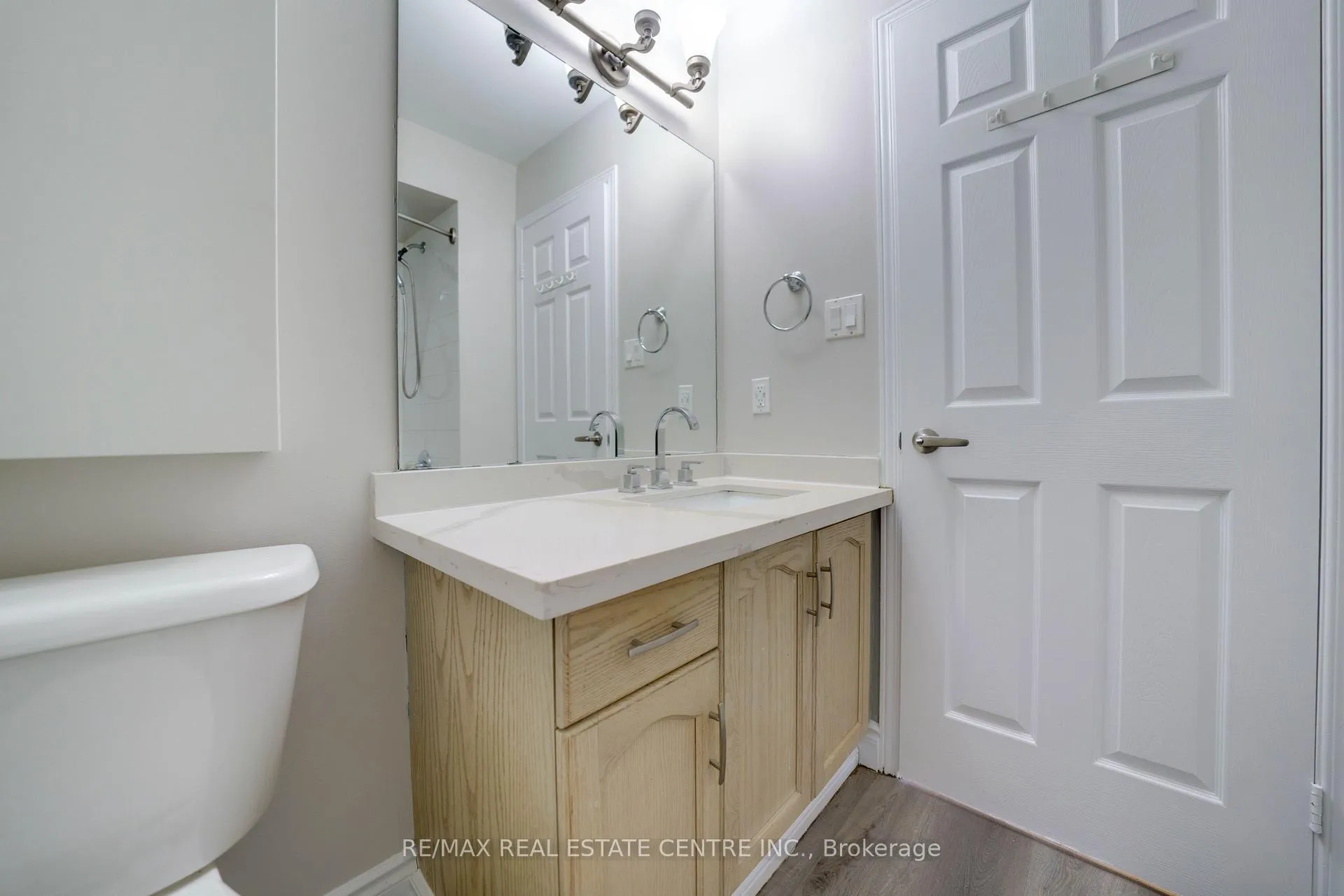 Photo 32 of Unit 32, 76 Frances Avenue, Hamilton, Lakeshore — HOMEH