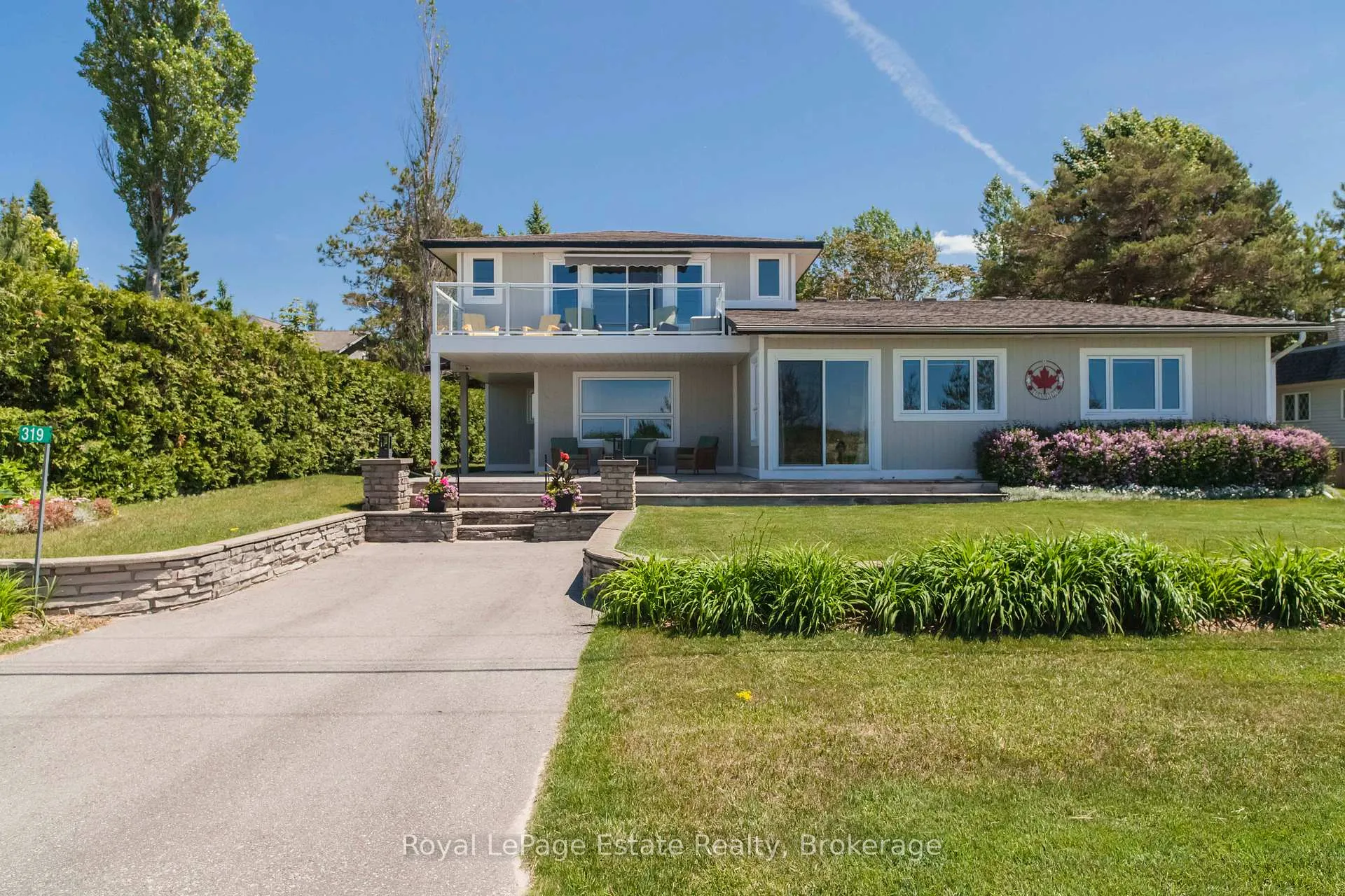 Front of 319 Lakeshore Boulevard N