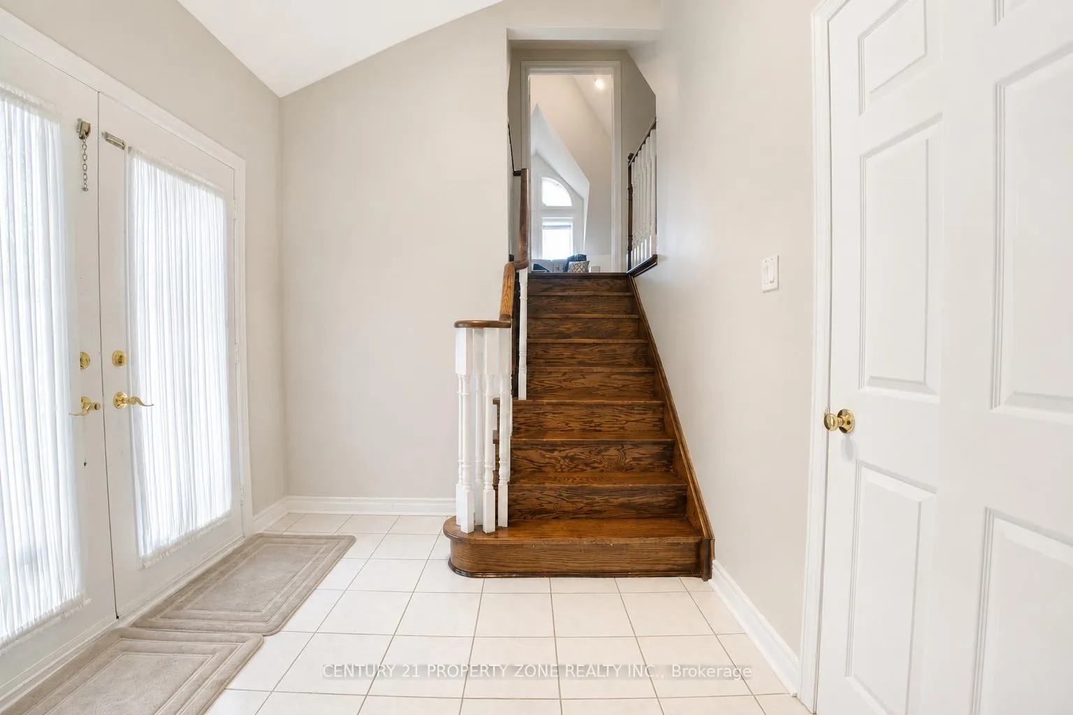 Photo 3 of 5660 Bell Harbour Drive, Mississauga, Central Erin Mills — HOMEH