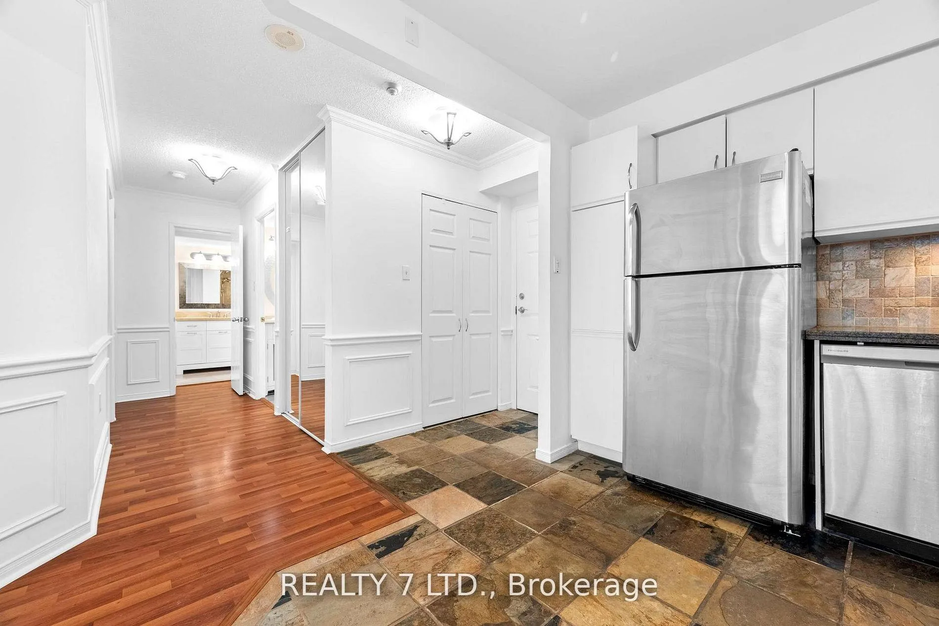 Photo 7 of Unit 412, 1270 Maple Crossing Boulevard, Burlington, Brant — HOMEH