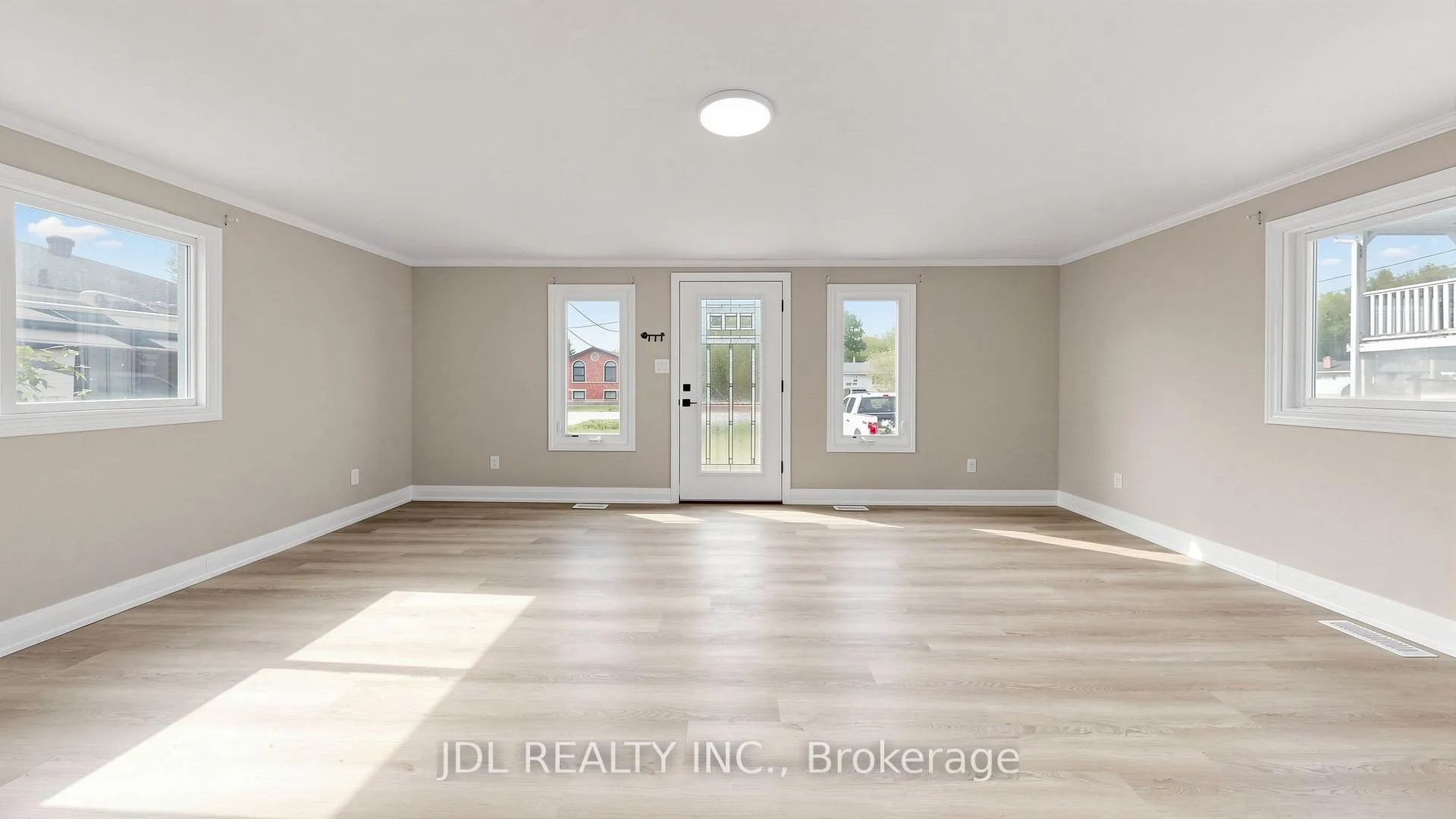 Photo 3 of 245 Royal Road, Georgina, Keswick South — HOMEH