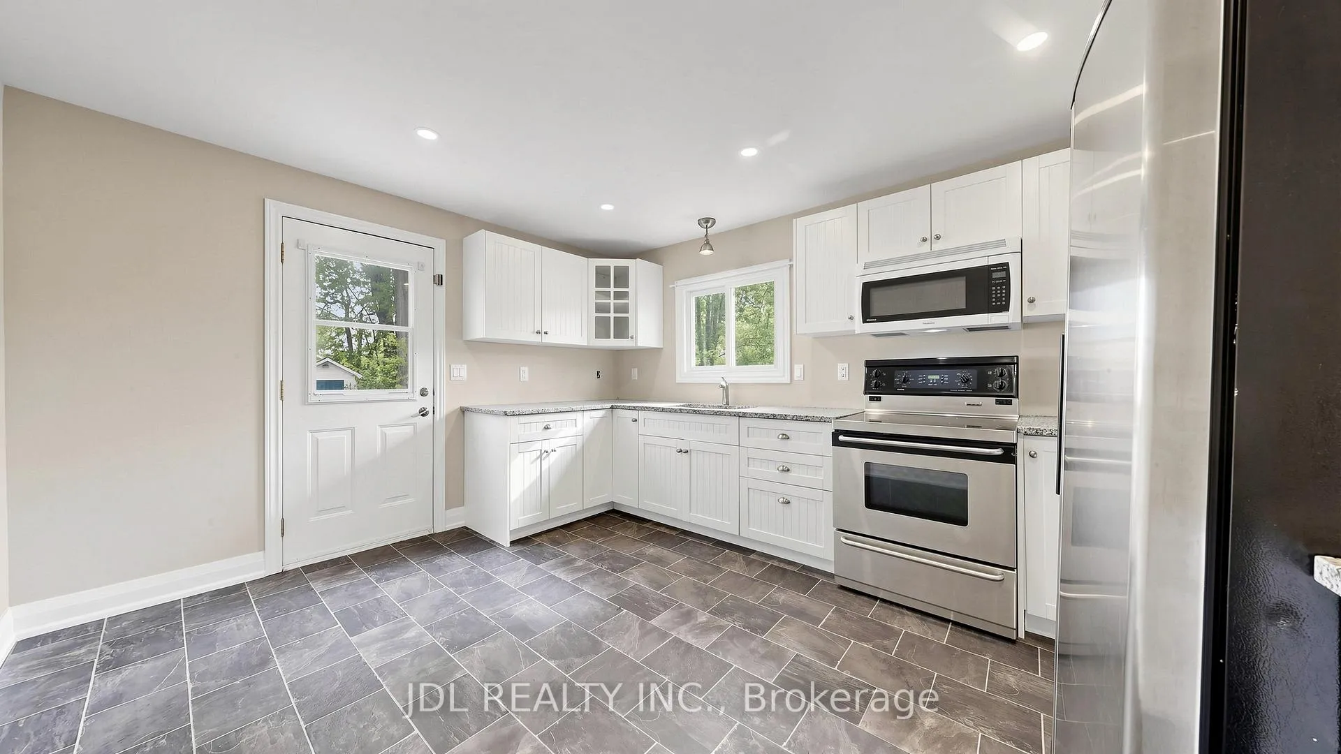 Photo 9 of 245 Royal Road, Georgina, Keswick South — HOMEH