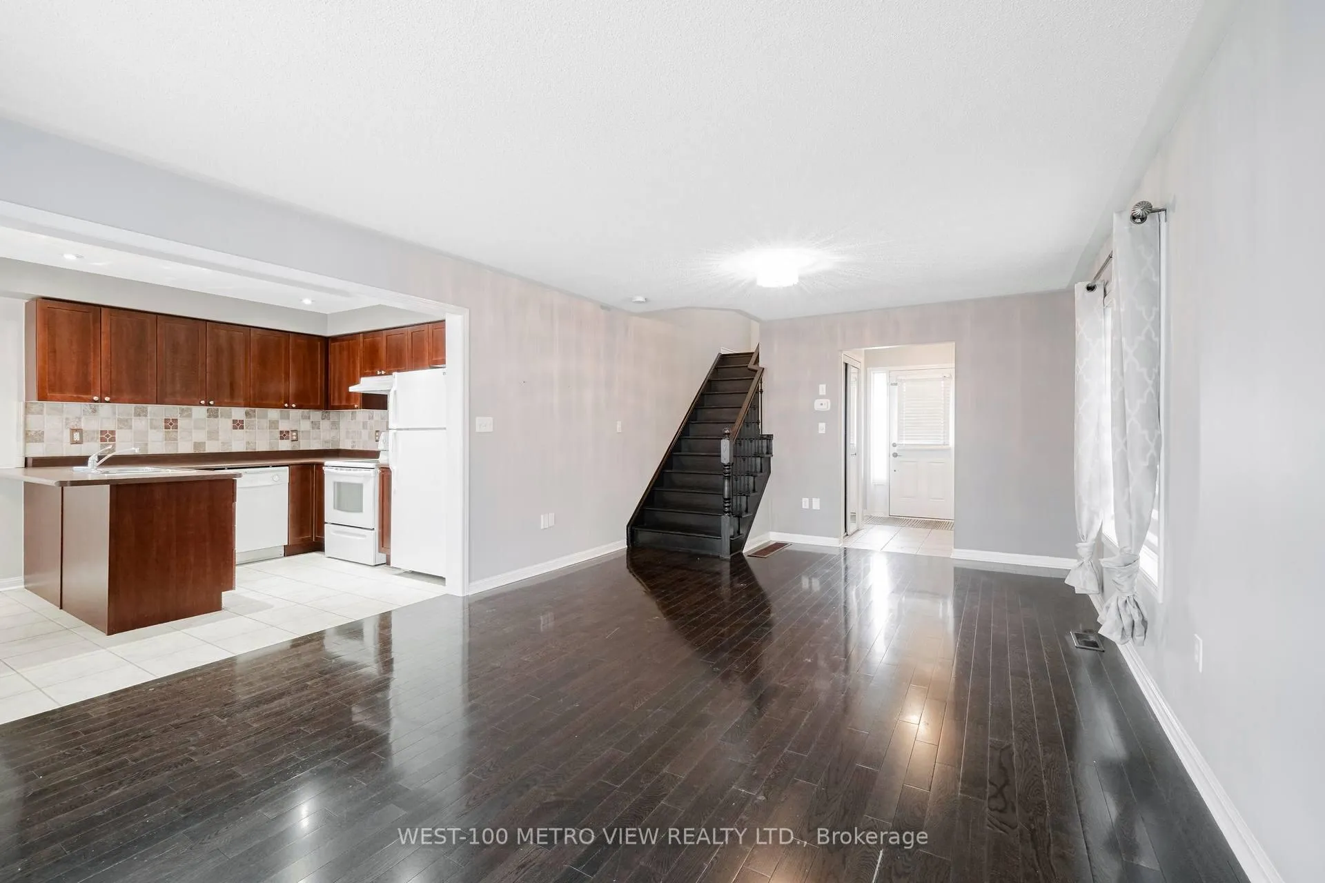 Photo 4 of 17 Georgian Road, Brampton, Credit Valley — HOMEH