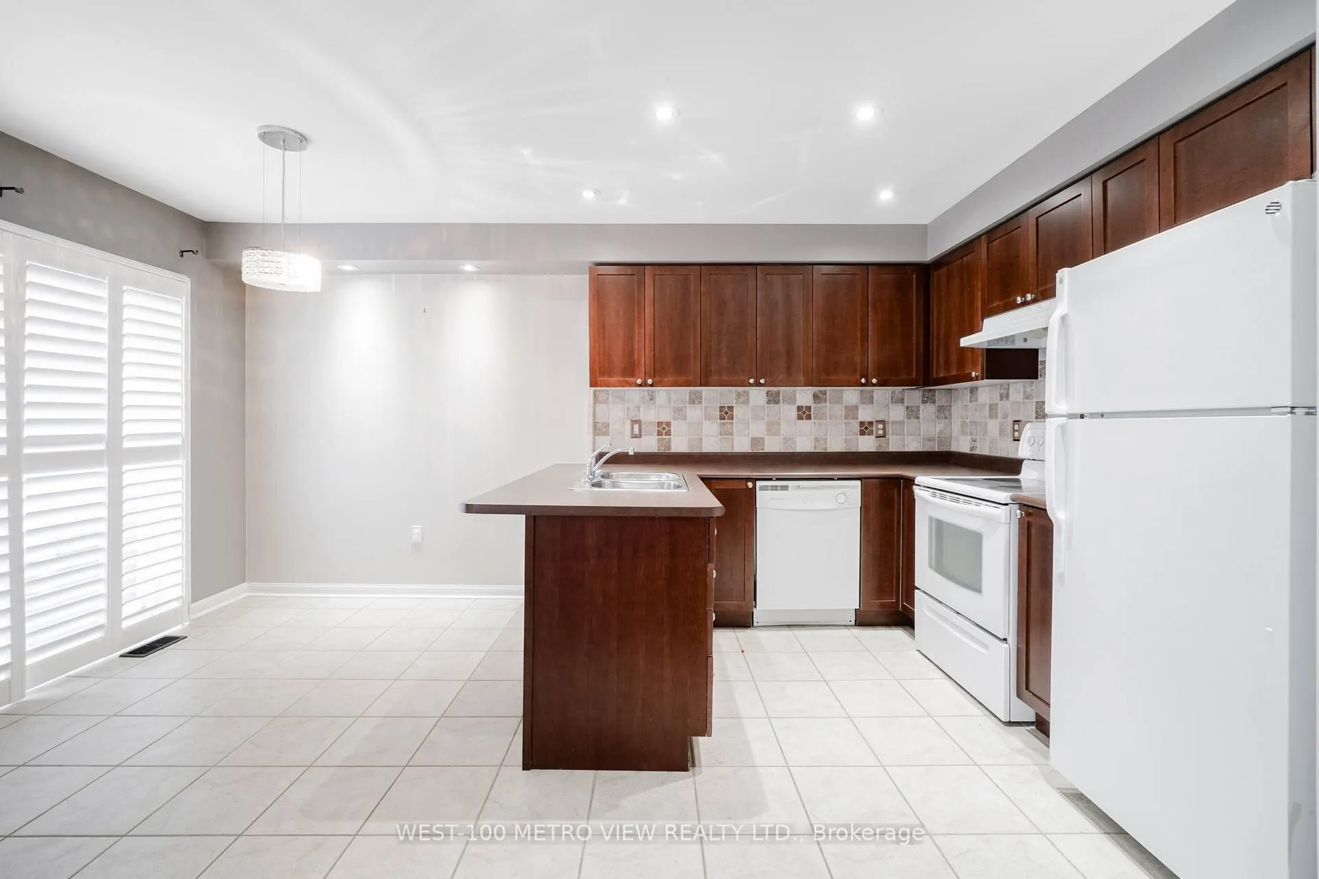 Photo 5 of 17 Georgian Road, Brampton, Credit Valley — HOMEH