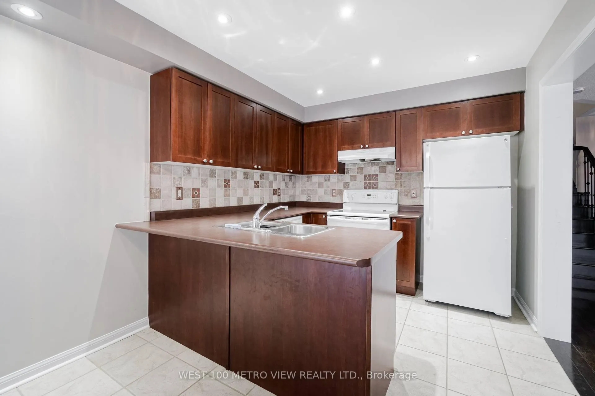 Photo 6 of 17 Georgian Road, Brampton, Credit Valley — HOMEH