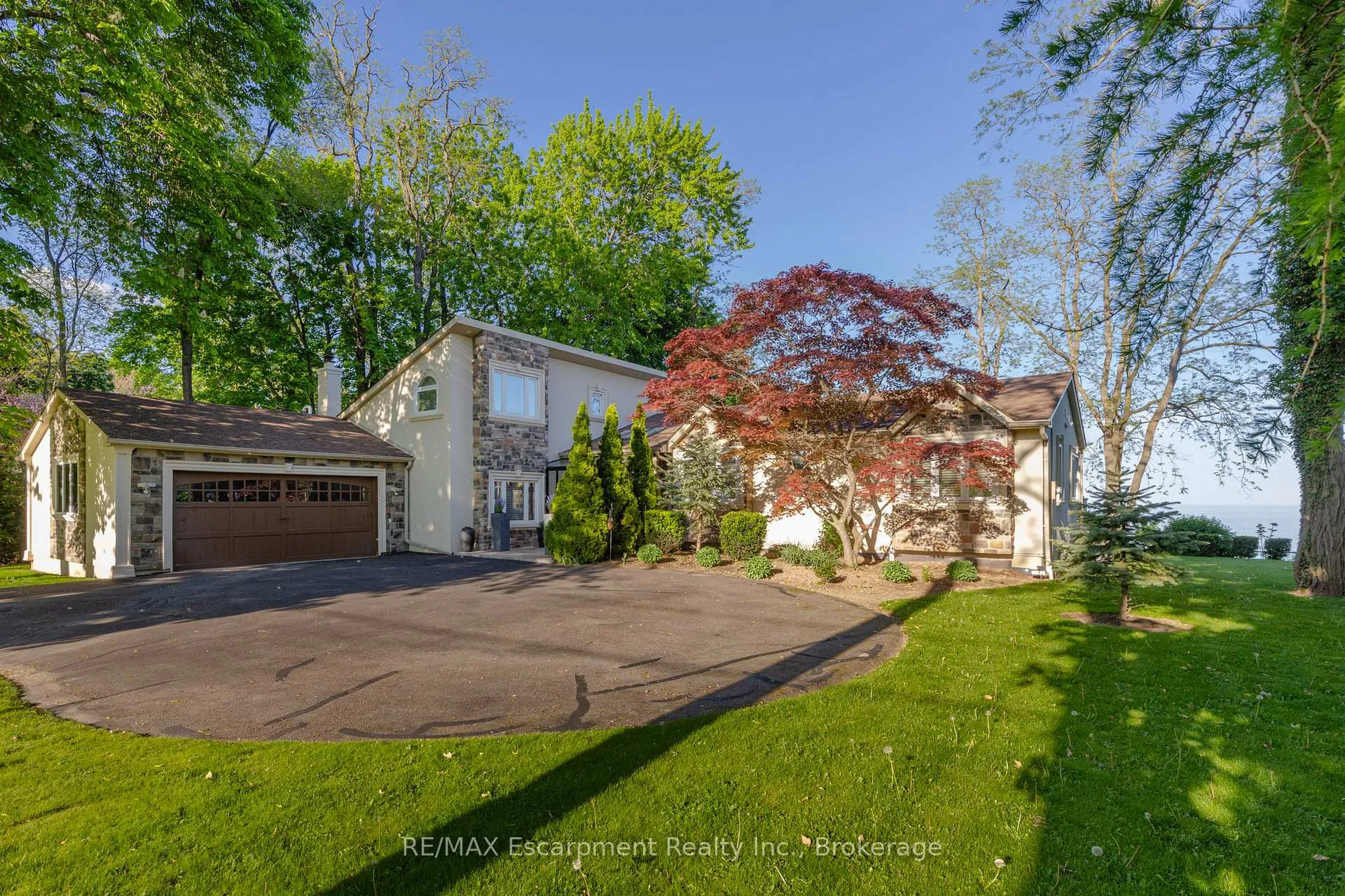 Photo 2 of 3346 Lakeshore Road W, Oakville, Bronte — HOMEH