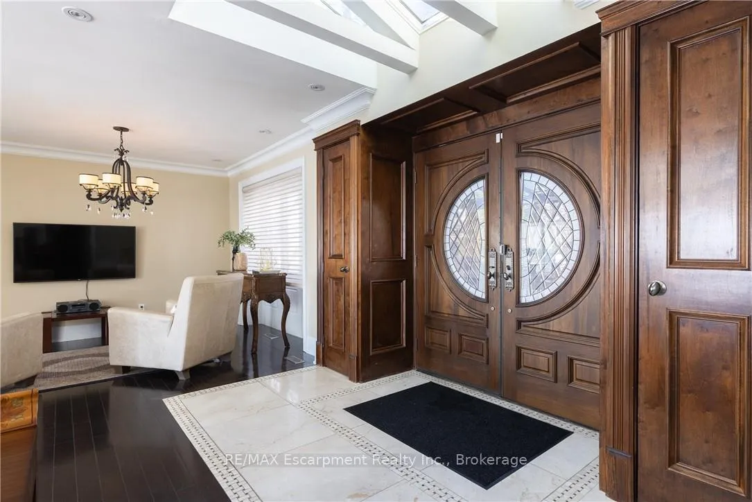 Photo 5 of 3346 Lakeshore Road W, Oakville, Bronte — HOMEH