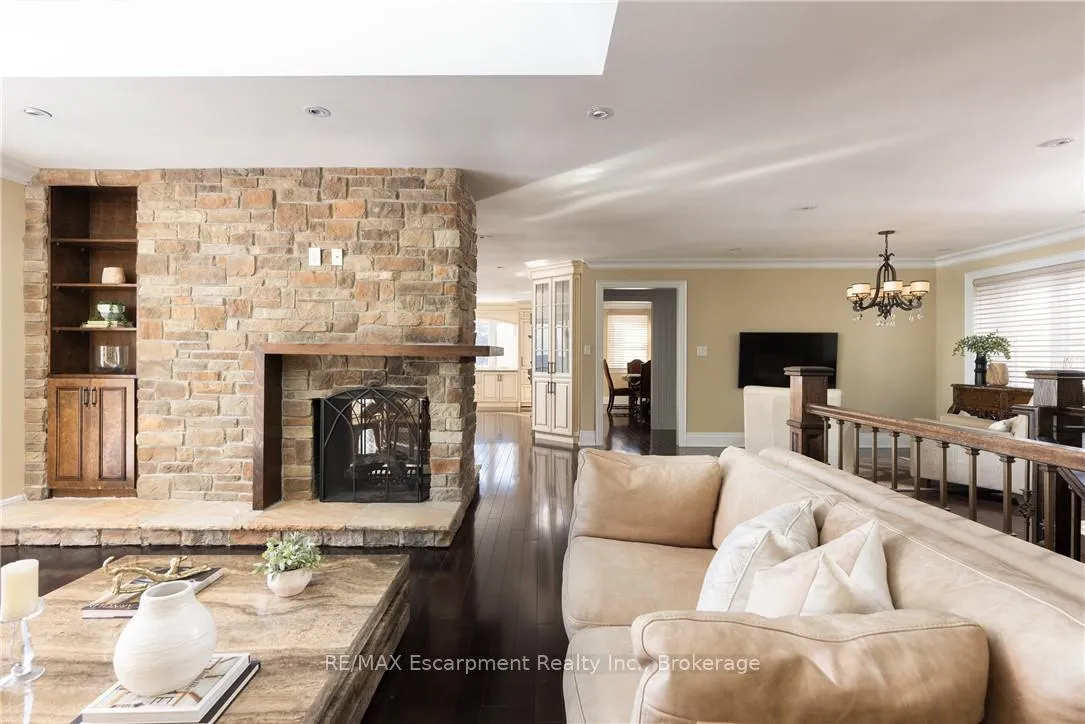 Photo 9 of 3346 Lakeshore Road W, Oakville, Bronte — HOMEH