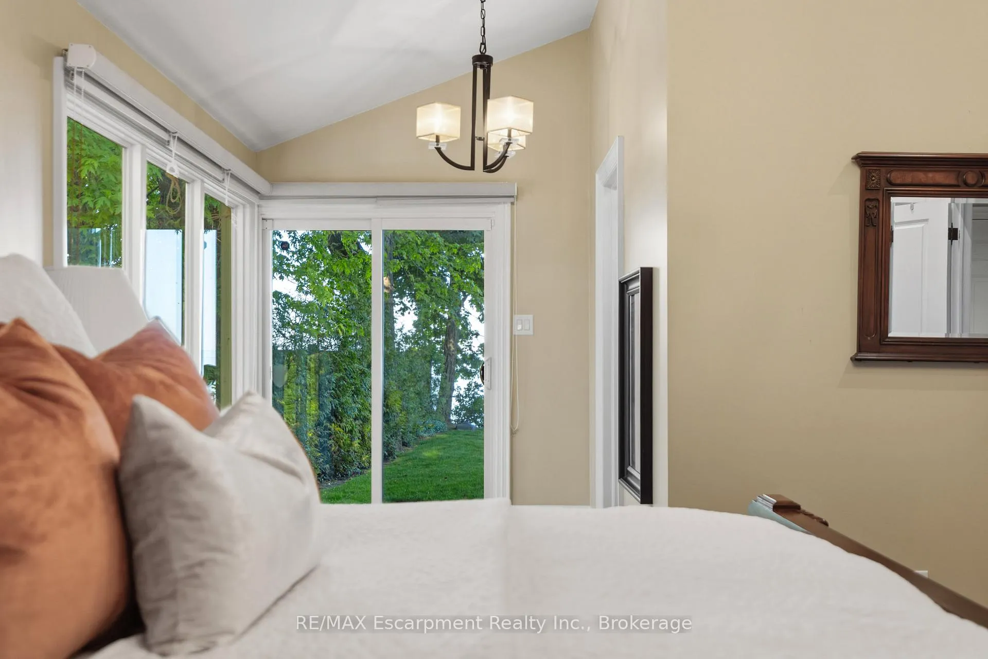 Photo 16 of 3346 Lakeshore Road W, Oakville, Bronte — HOMEH