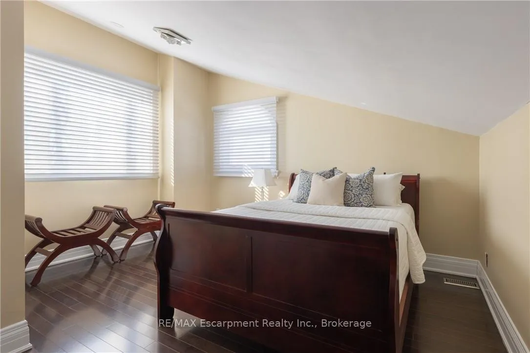 Photo 22 of 3346 Lakeshore Road W, Oakville, Bronte — HOMEH