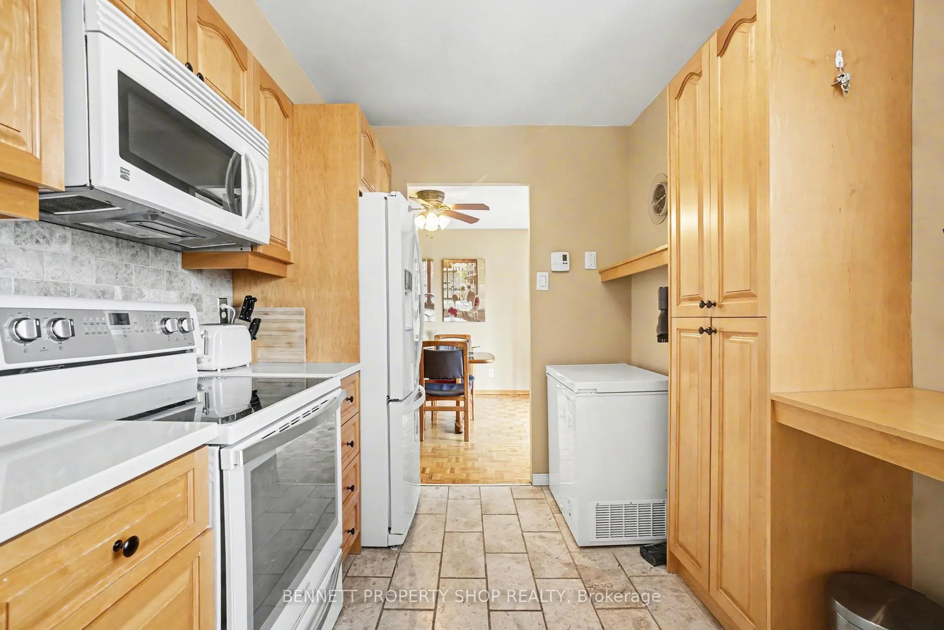 Photo 6 of Unit 610, 2760 Carousel Crescent, Ottawa, Emerald Woods/Sawmill Creek — HOMEH