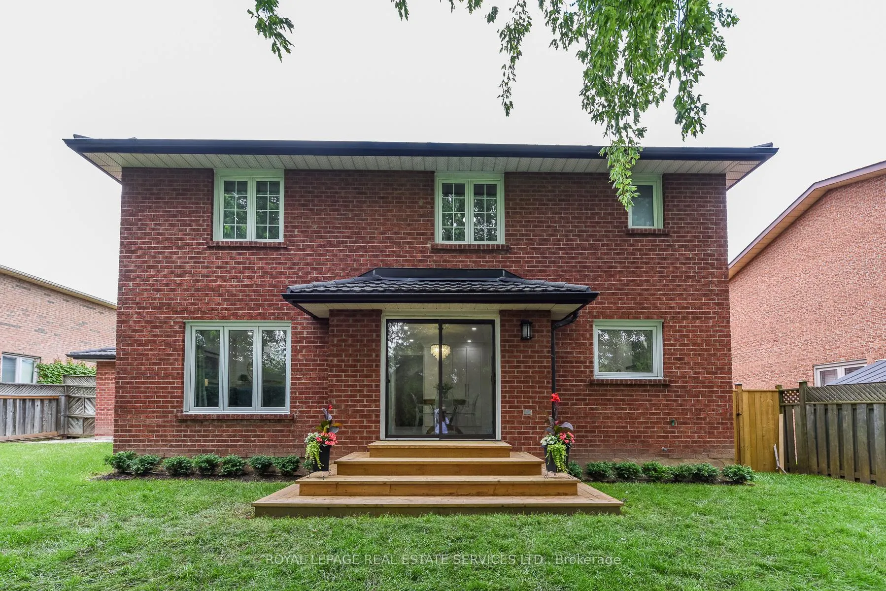 Photo 2 of 1338 Chalfield Drive, Oakville, Clearview — HOMEH
